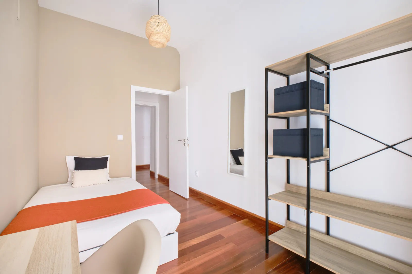 Room 3 - Double Room in lisboa – photo 1 of 4