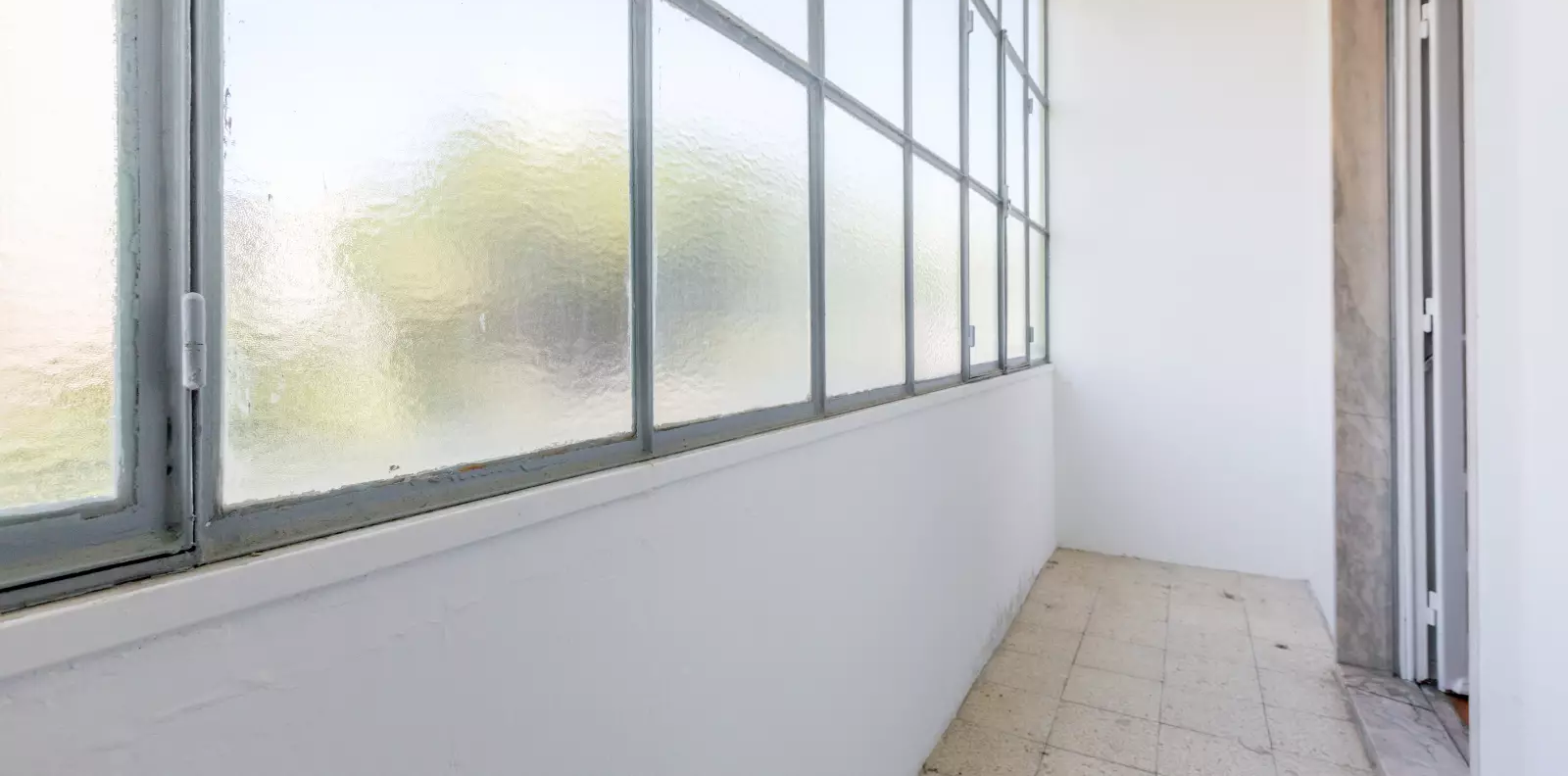 Sunny Double Room 2 with Desk em São Domingos de Benfica, lisboa – foto 4 de 12