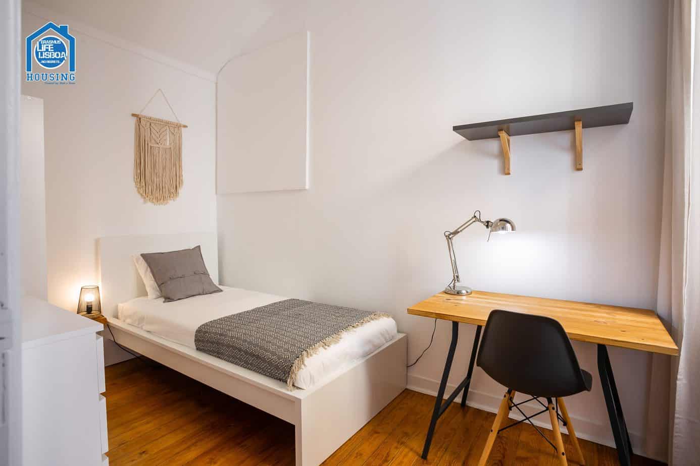 Stylish Room 5 with Natural Light em Santos-o-Velho, lisboa – foto 3 de 17