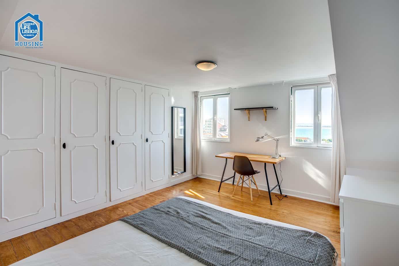 Bright & Sunny Room 6 with Ocean View in Santos-o-Velho em Santos-o-Velho, lisboa – foto 2 de 18