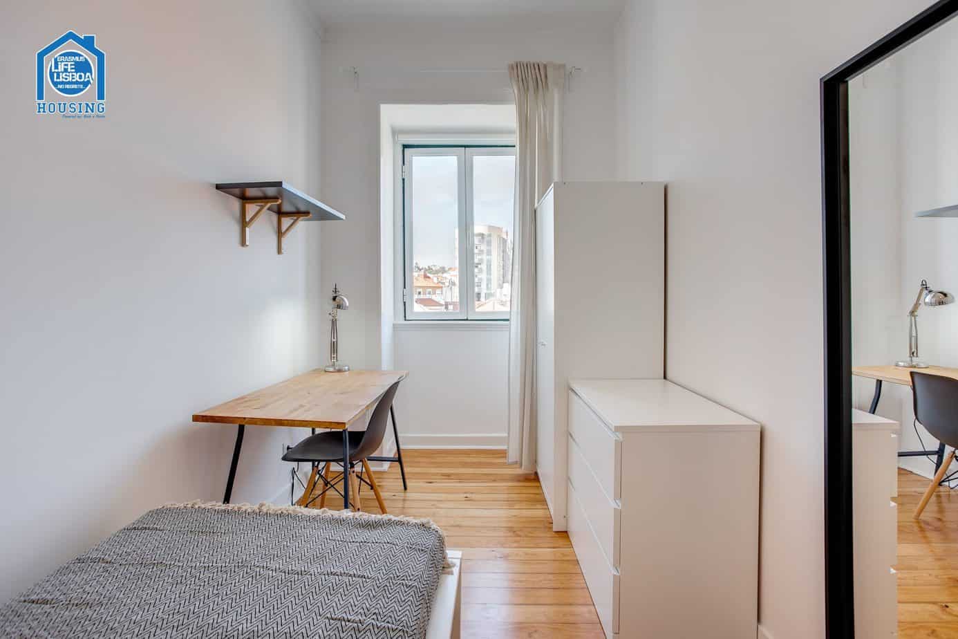 Quiet & Comfortable Room 3 in Santos-o-Velho in Santos-o-Velho, lisboa – photo 3 of 16