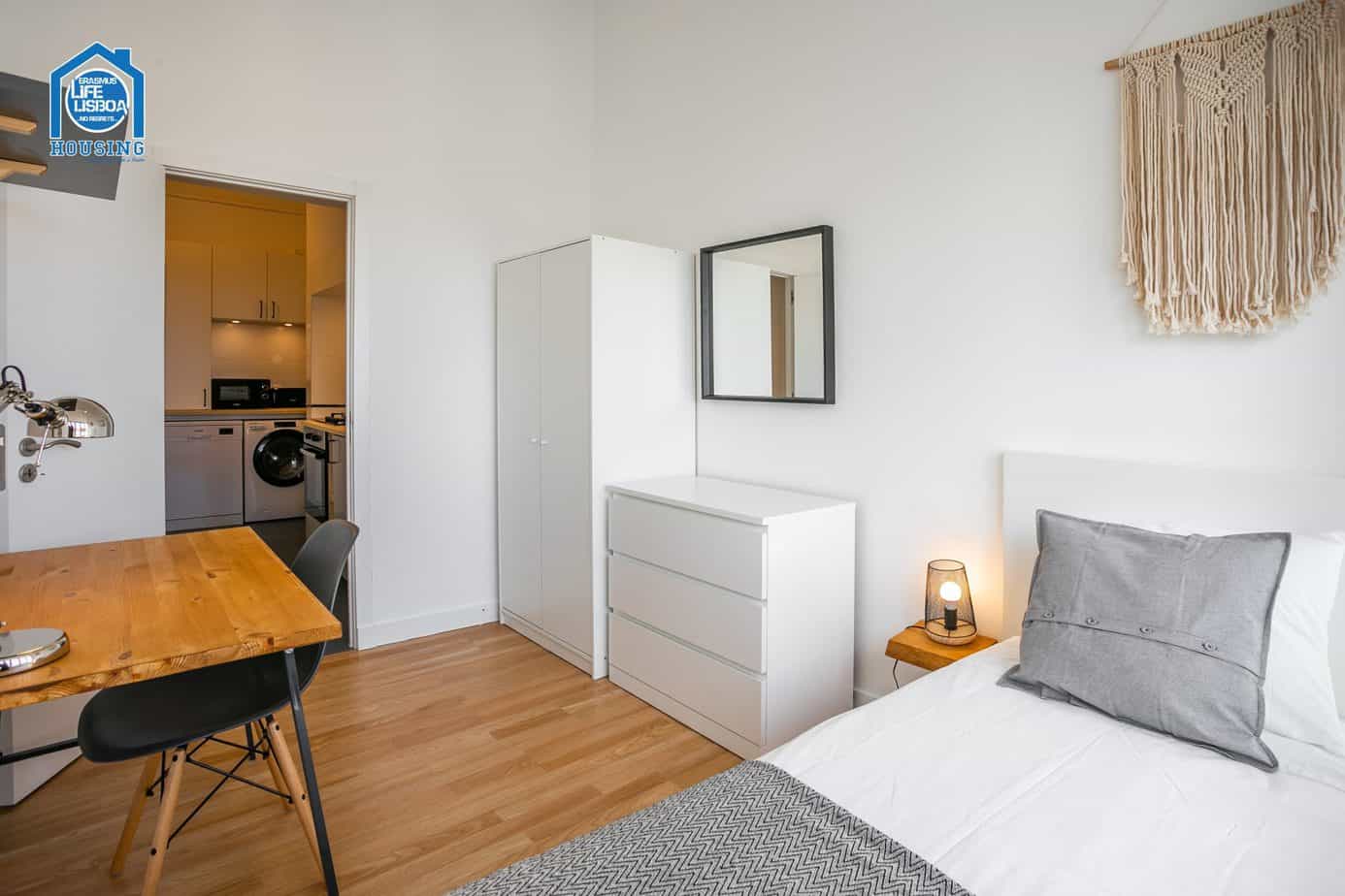 Comfortable Ocean View Room 7 in Santos-o-Velho in Santos-o-Velho, lisboa – photo 3 of 18