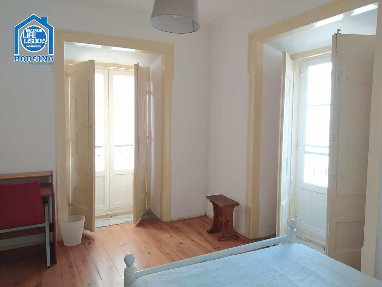 Light-Filled Double Room 5 & Storage in Bairro Alto, lisboa – photo 2 of 12