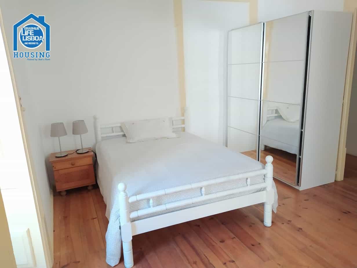Light-Filled Double Room 5 & Storage in Bairro Alto, lisboa – photo 3 of 12