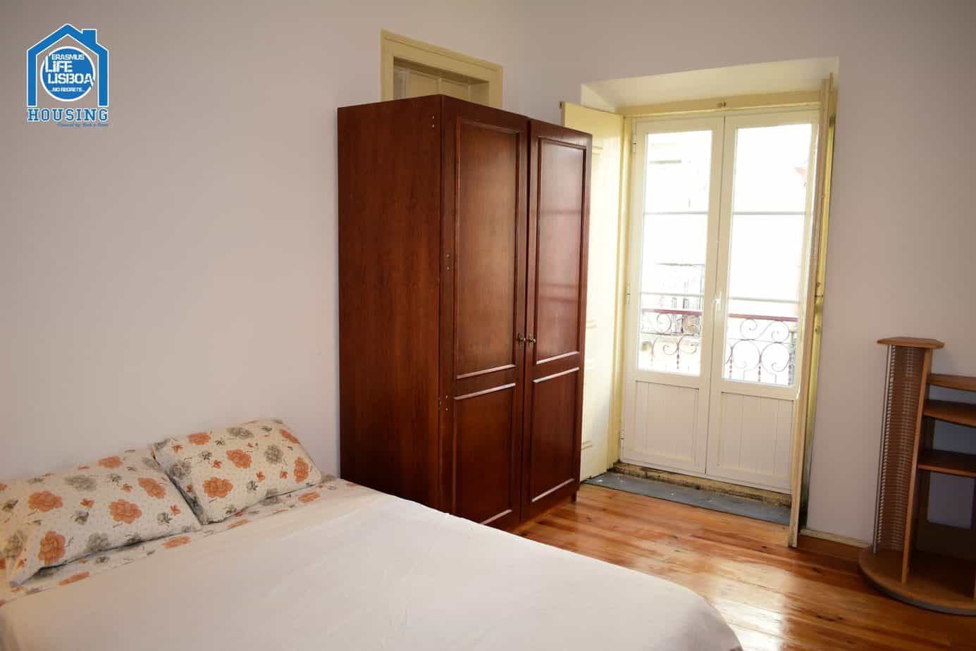 Room 2 - Comfortable Double Bedroom em Bairro Alto, lisboa – foto 2 de 12
