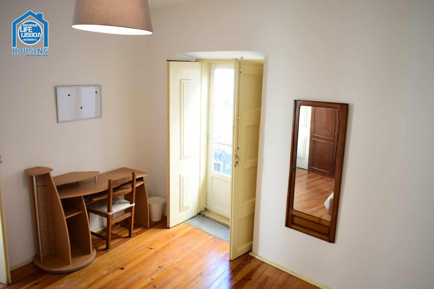 Room 2 - Comfortable Double Bedroom em Bairro Alto, lisboa – foto 3 de 12