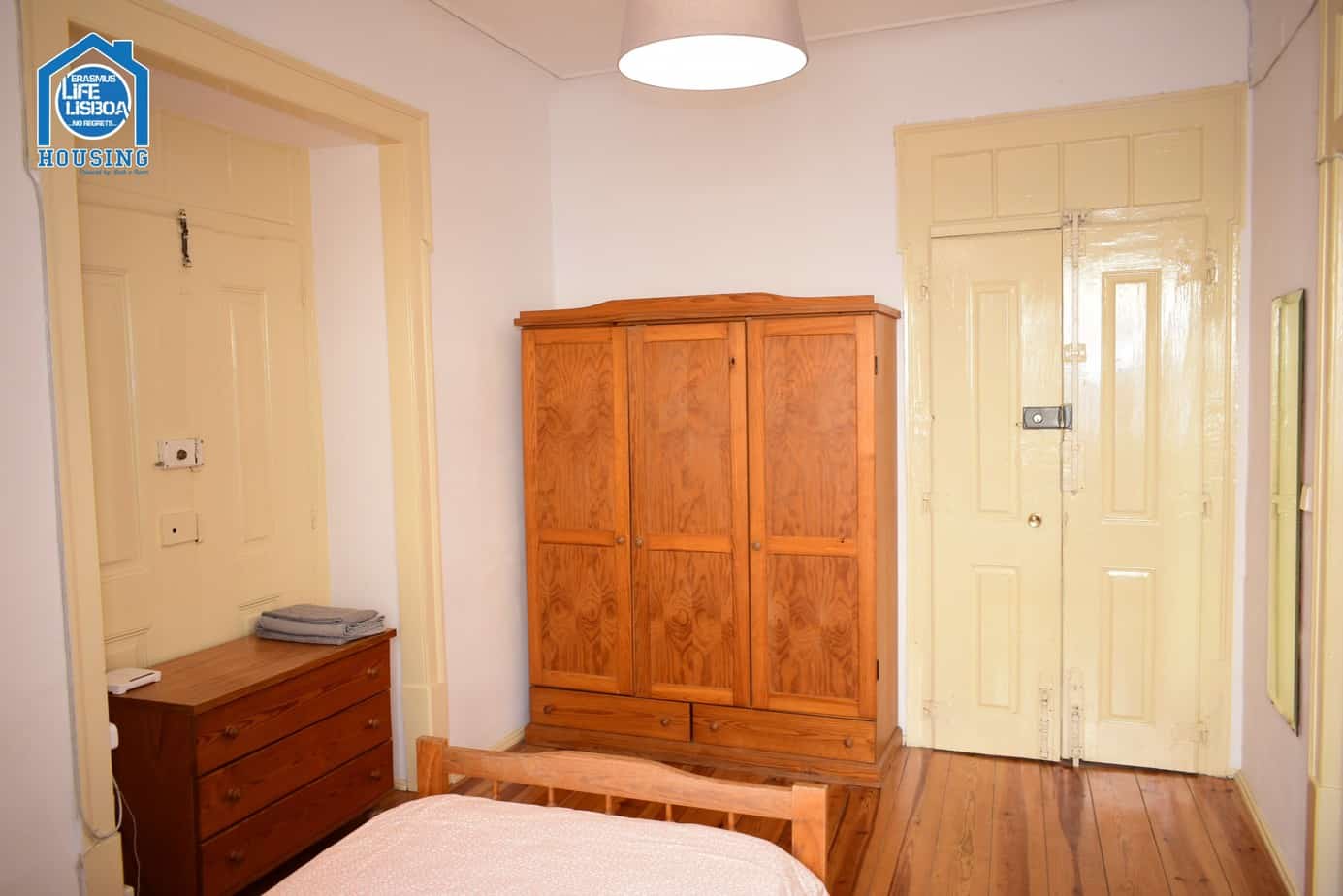 Sunny Single Room 3 - Desk & Storage em Bairro Alto, lisboa – foto 3 de 13
