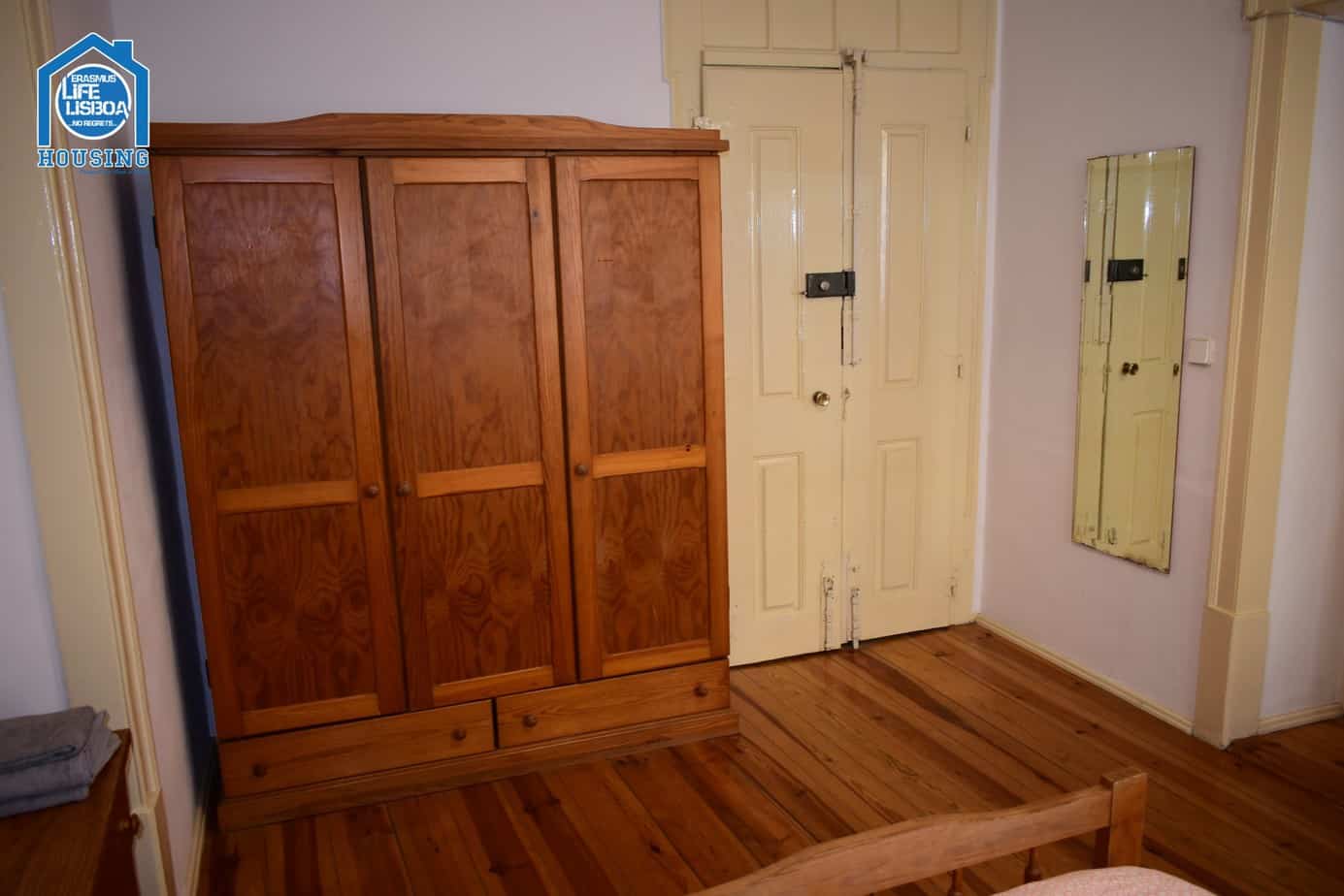 Sunny Single Room 3 - Desk & Storage em Bairro Alto, lisboa – foto 5 de 13