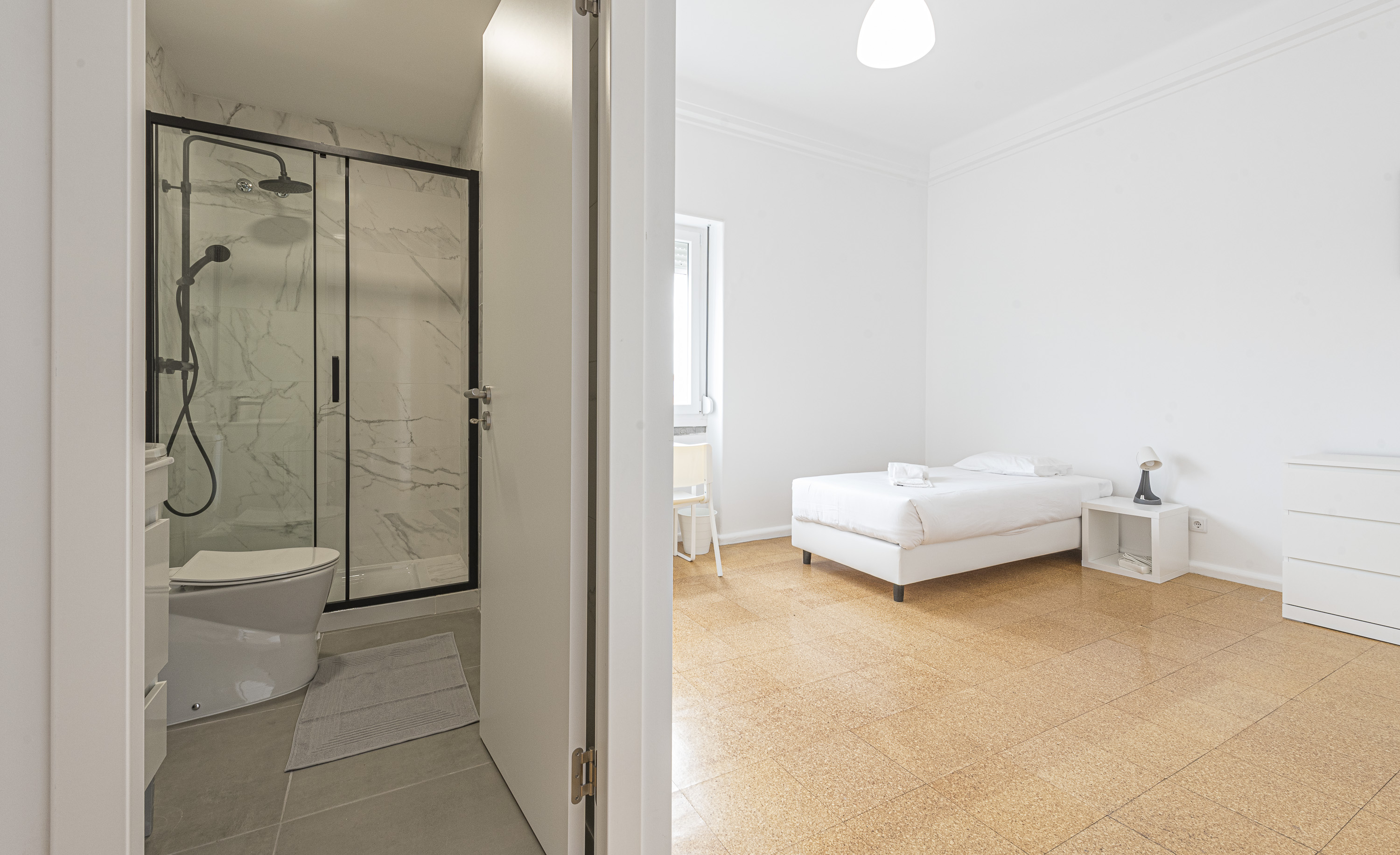 Room 10 (Studio) in House IST 105 em lisboa – foto 1 de 5