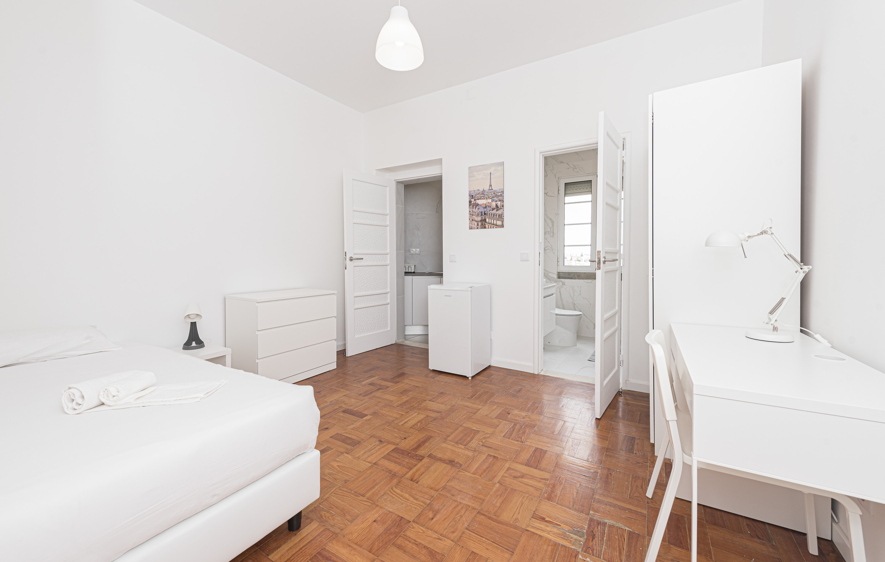 Room 6 (Studio) in House IST 105 em lisboa – foto 1 de 5