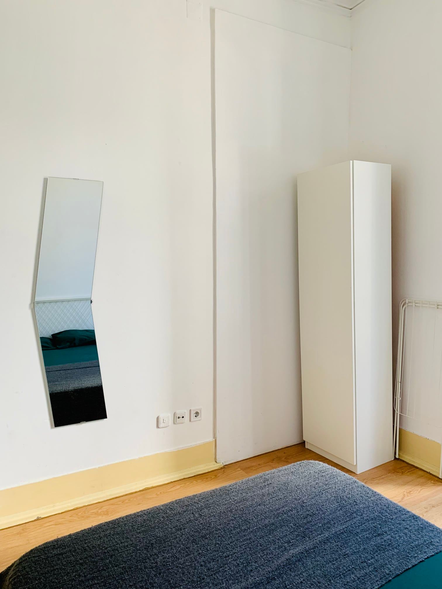 Sunny Double Room 2 with Desk & City View em Anjos, lisboa – foto 2 de 27