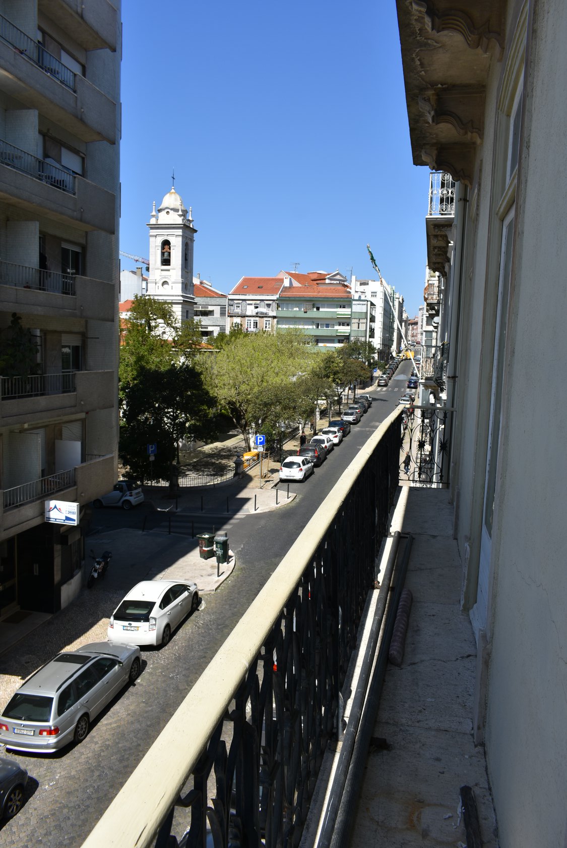 Sunny Double Room 2 with Desk & City View em Anjos, lisboa – foto 4 de 27