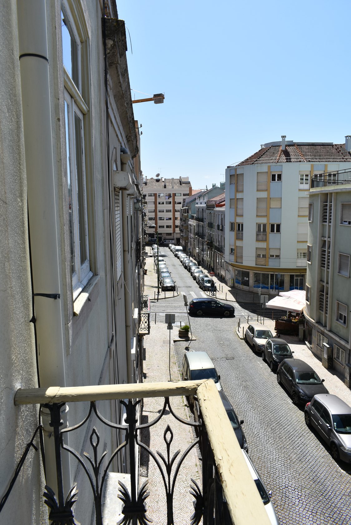 Sunny Double Room 2 with Desk & City View em Anjos, lisboa – foto 5 de 27