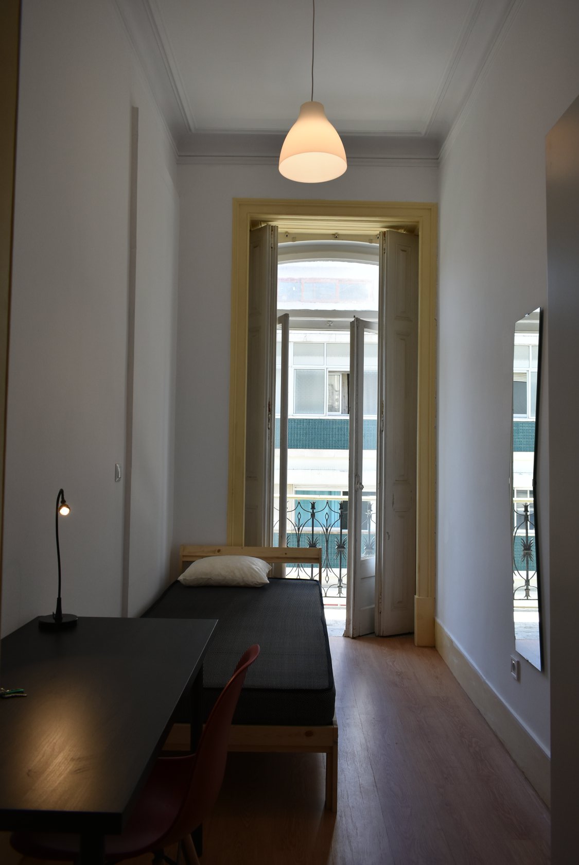 Cozy Single Room 5 with Desk & City View em Anjos, lisboa – foto 5 de 29
