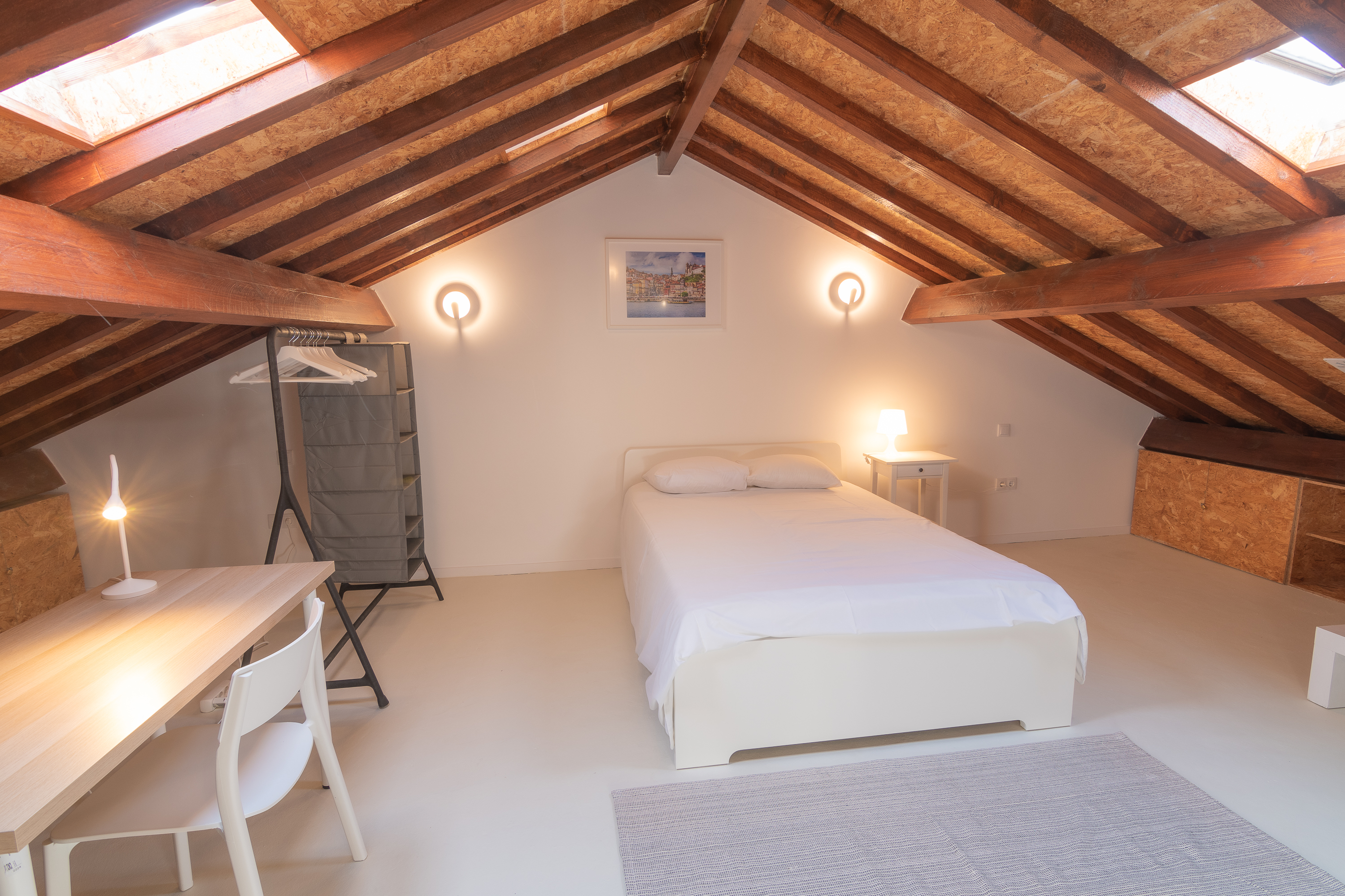 Double in-suite bedroom 4 w/ private bathroom in Dom Luís I Bridge in porto – photo 1 of 4