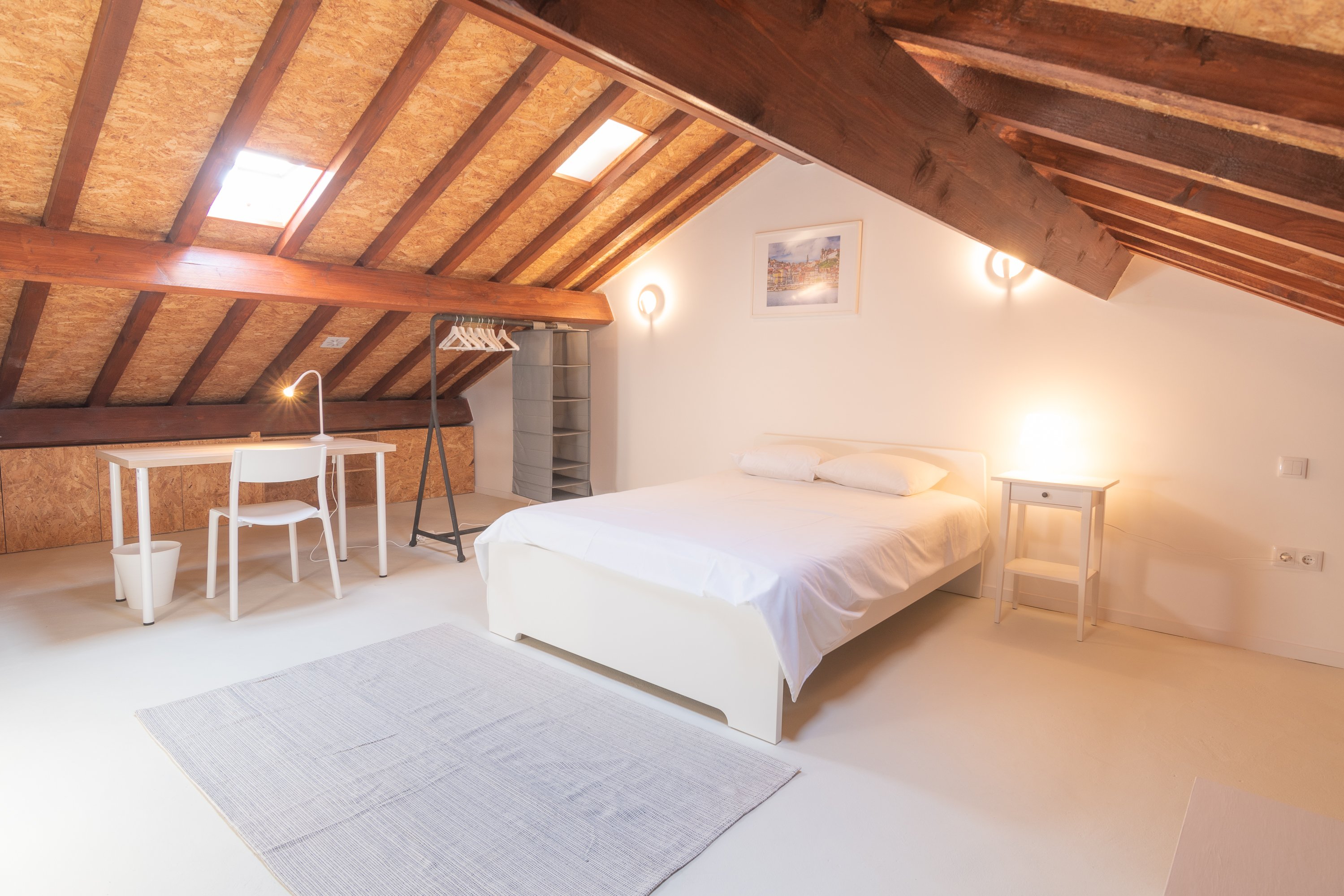 Double in-suite bedroom 4 w/ private bathroom in Dom Luís I Bridge in Santa Marinha, porto – photo 2 of 13