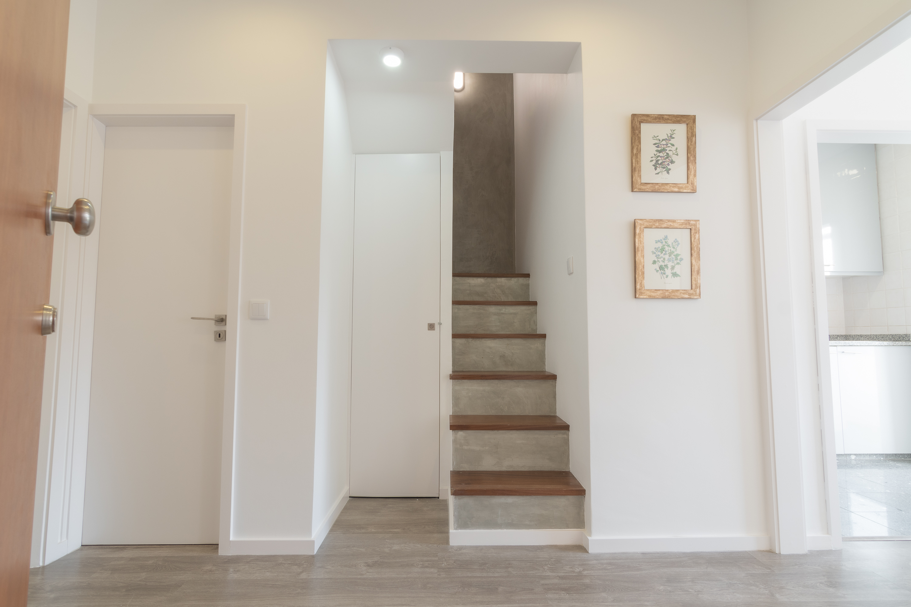 Double in-suite bedroom 4 w/ private bathroom in Dom Luís I Bridge in Santa Marinha, porto – photo 5 of 13
