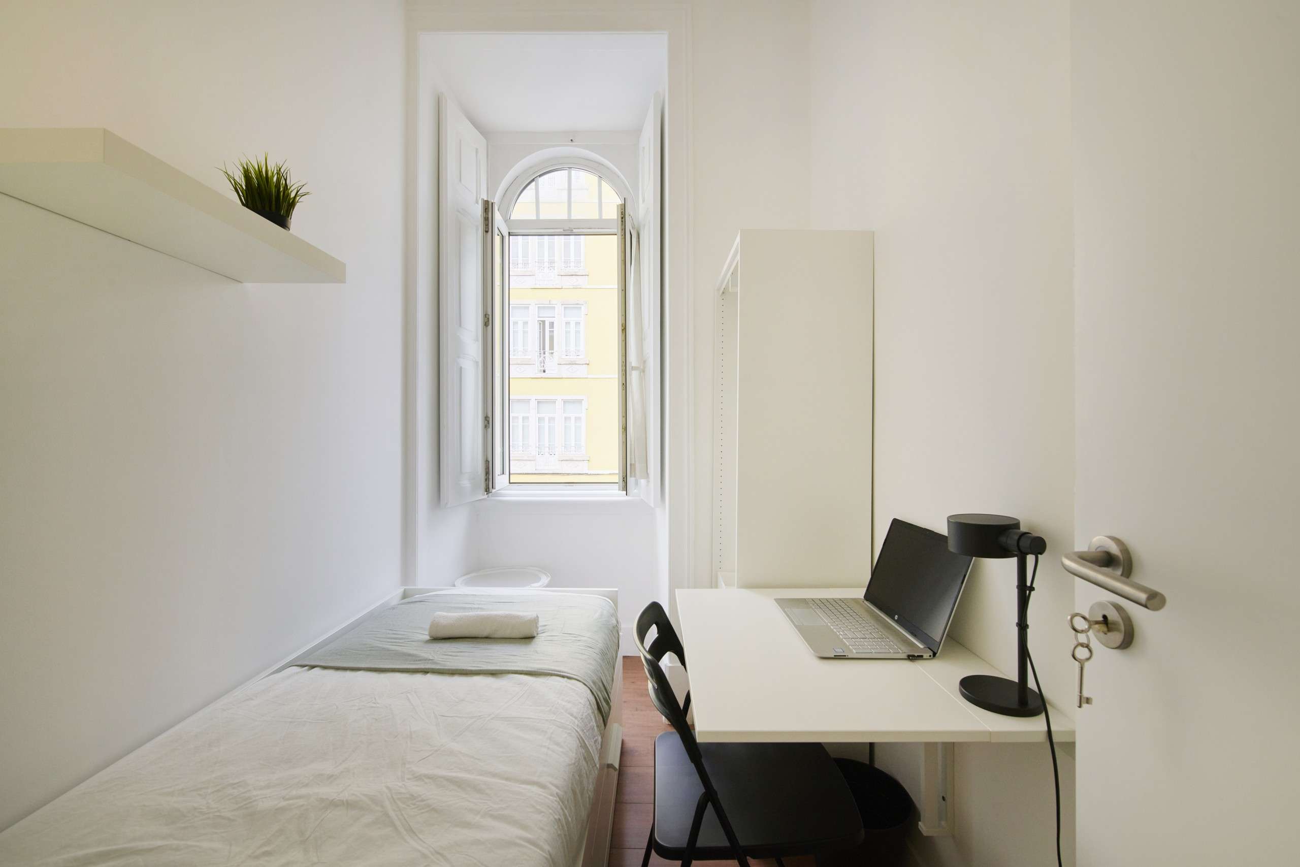 Compact Room 7 with Study & Storage em Arroios e Penha de França, lisboa – foto 4 de 14