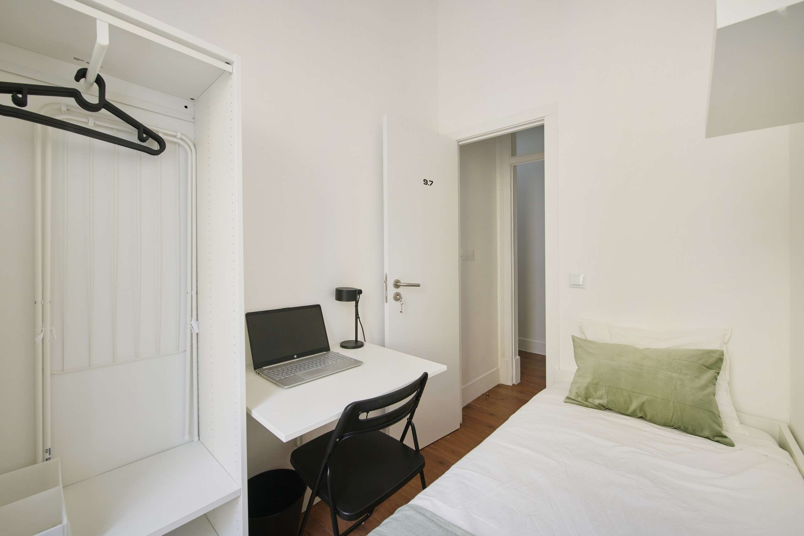 Compact Room 7 with Study & Storage em Arroios e Penha de França, lisboa – foto 5 de 14