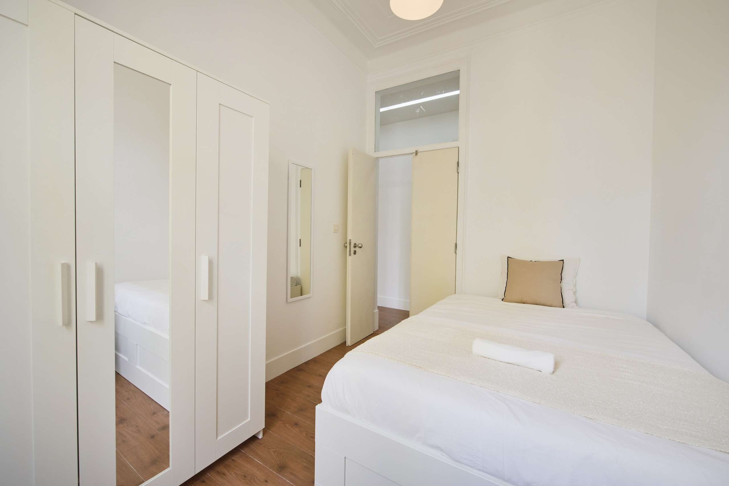 Sunny Double Room 6 with Desk & Wardrobe em lisboa – foto 1 de 4