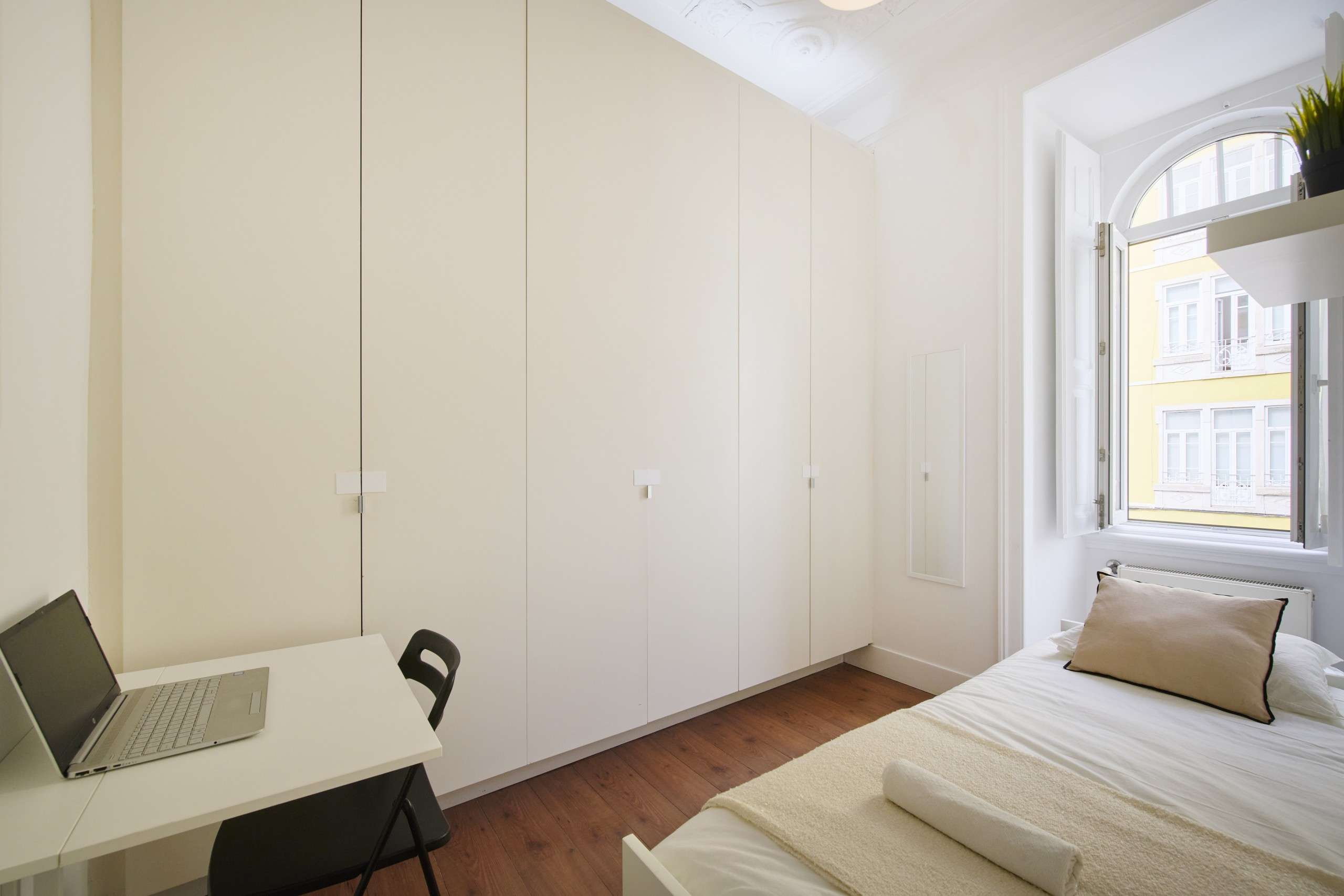 Compact Room 7 with Study & Storage em Arroios e Penha de França, lisboa – foto 2 de 14