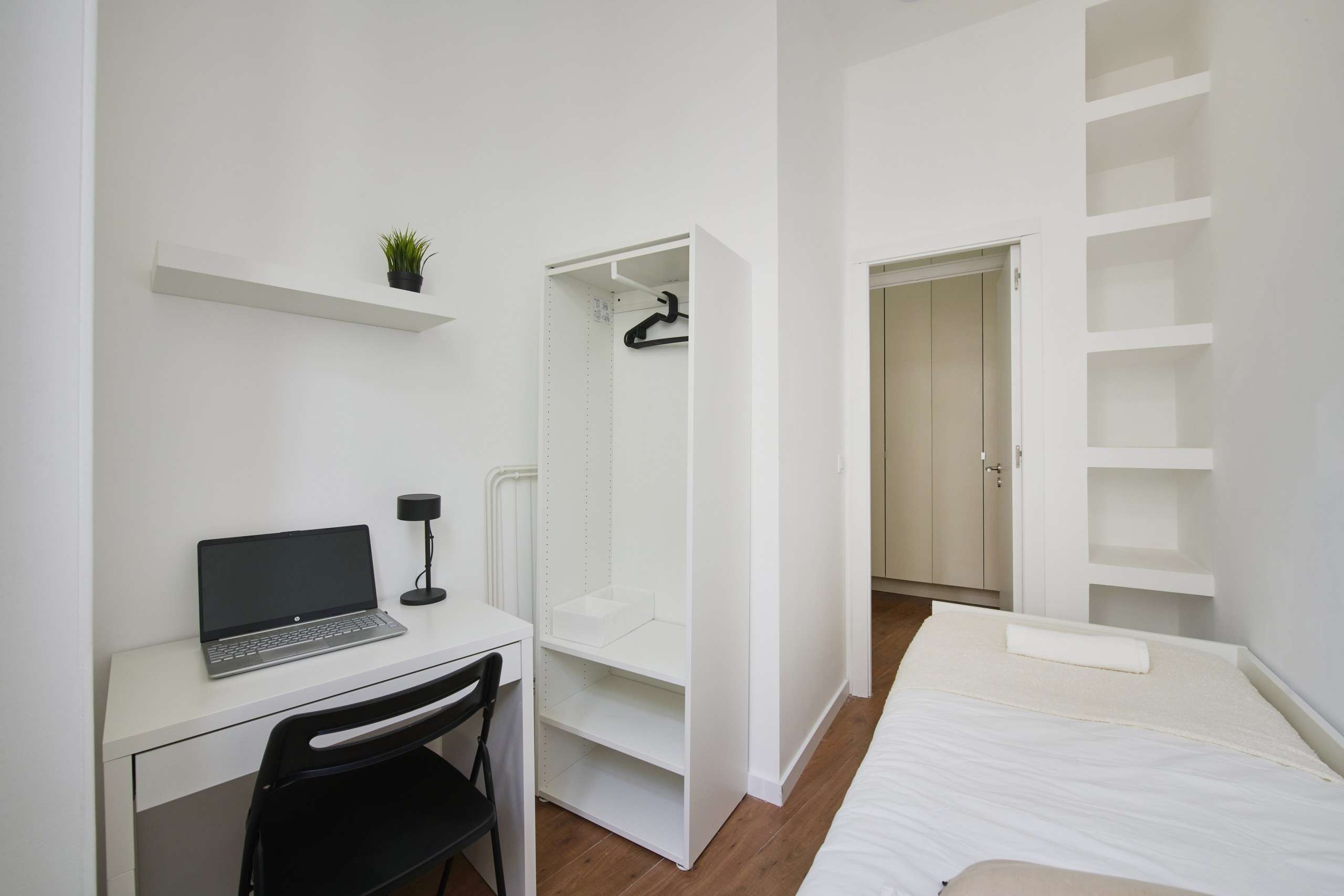 Cozy Room 2 with Natural Light em Arroios e Penha de França, lisboa – foto 3 de 13
