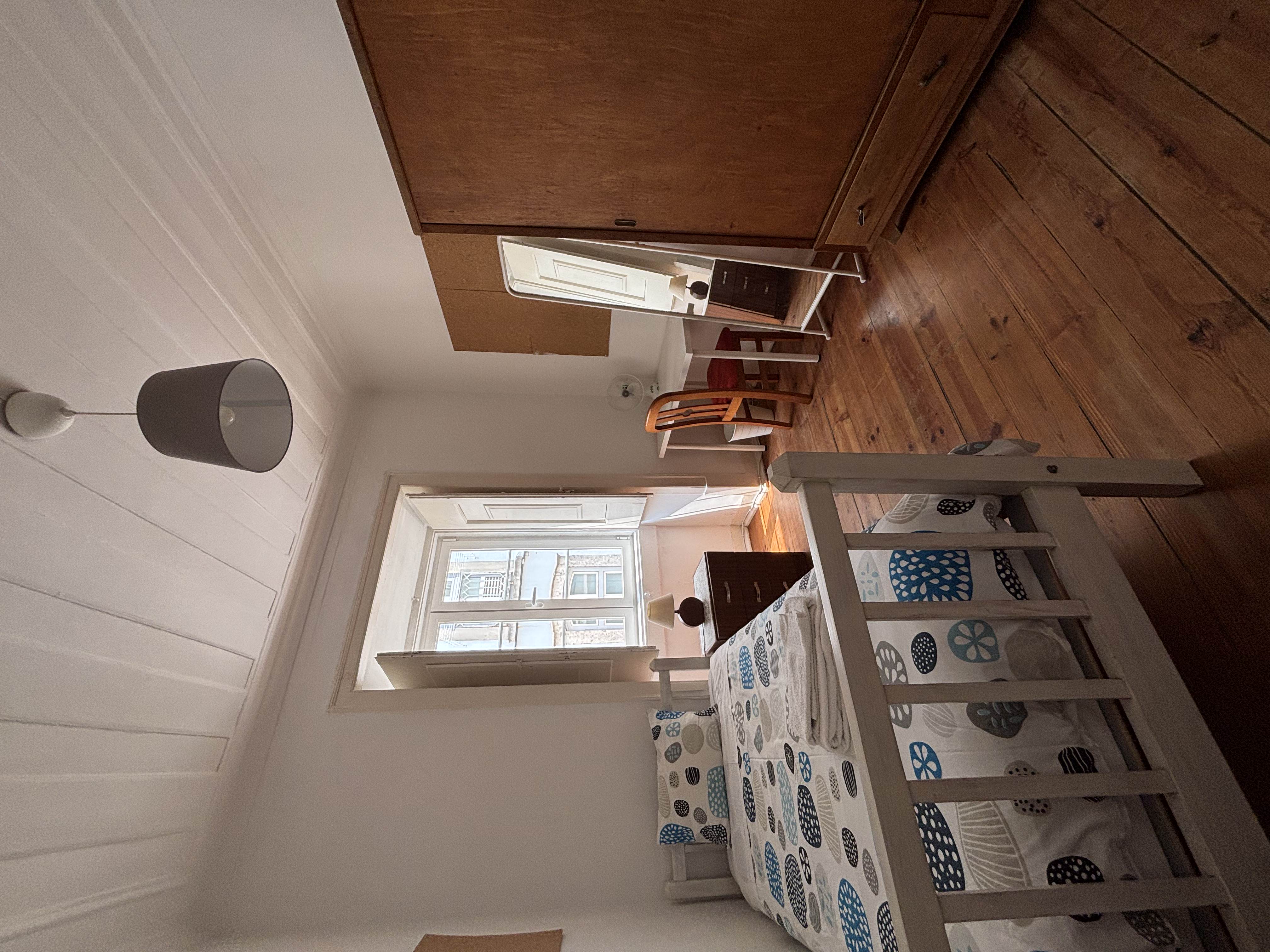 Inviting Room 6 - Window & Workspace in Bairro Alto, lisboa – photo 5 of 23