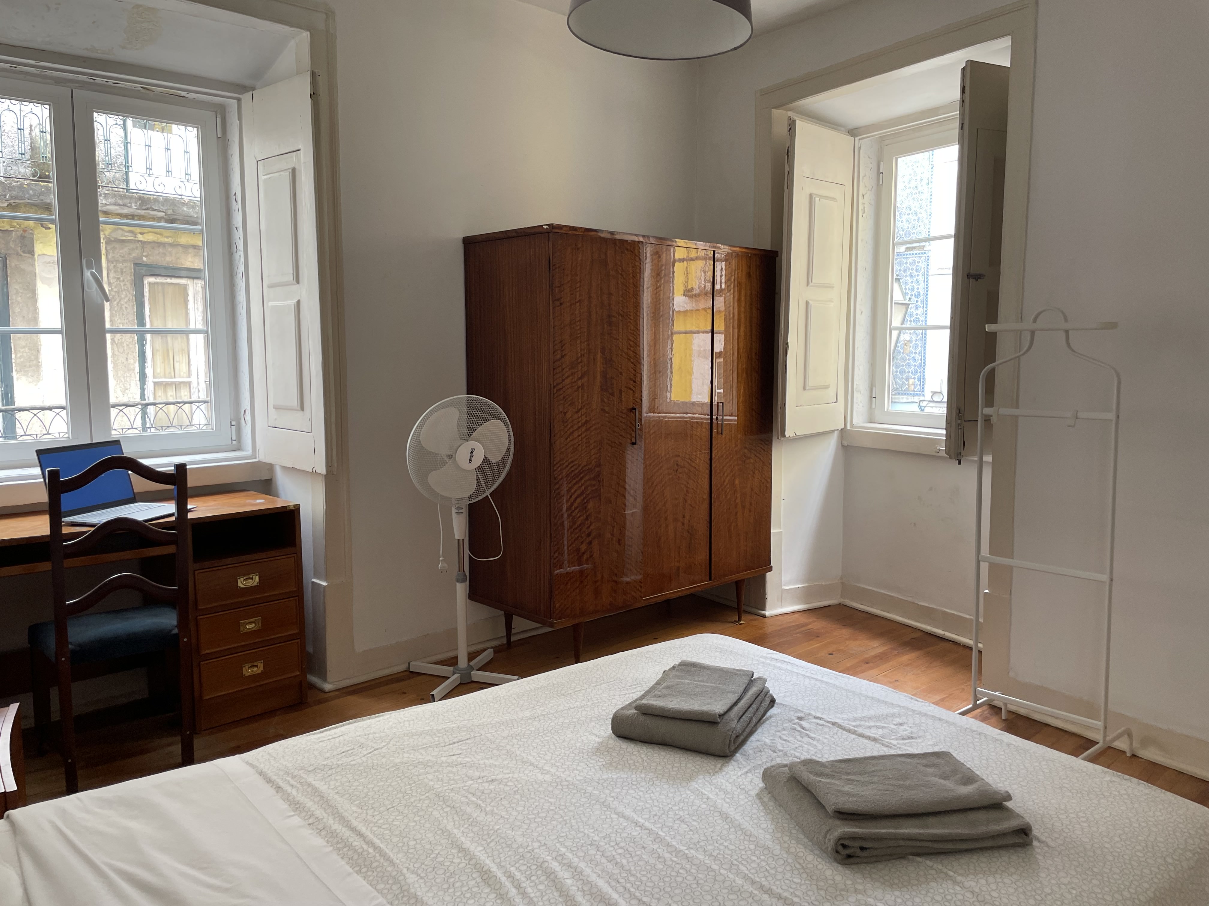 Sunny Double Room 2 & Workstation in Bairro Alto, lisboa – photo 4 of 23