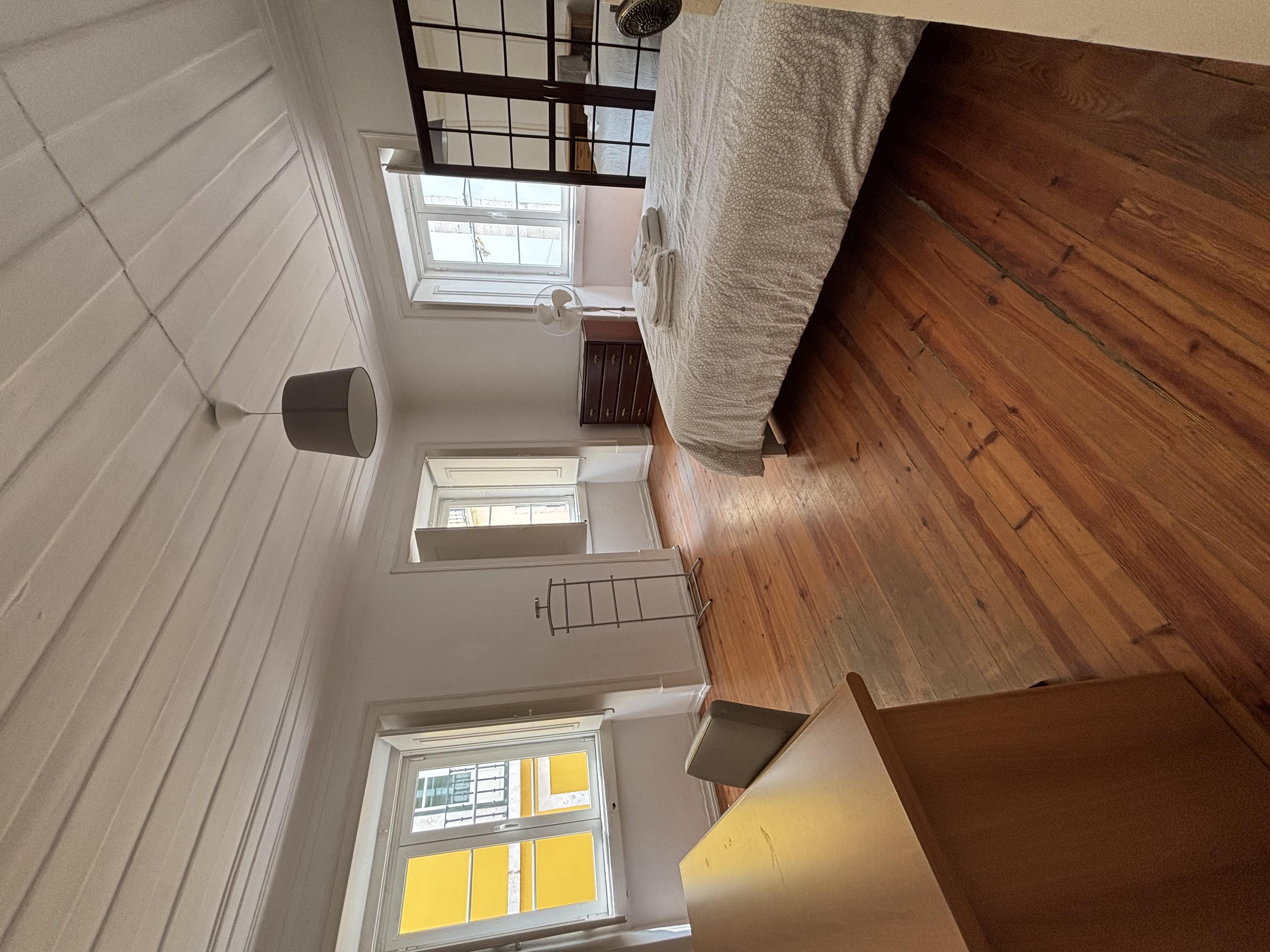 Room 5 in Erasmus Corner 1st Floor em Bairro Alto, lisboa – foto 5 de 23