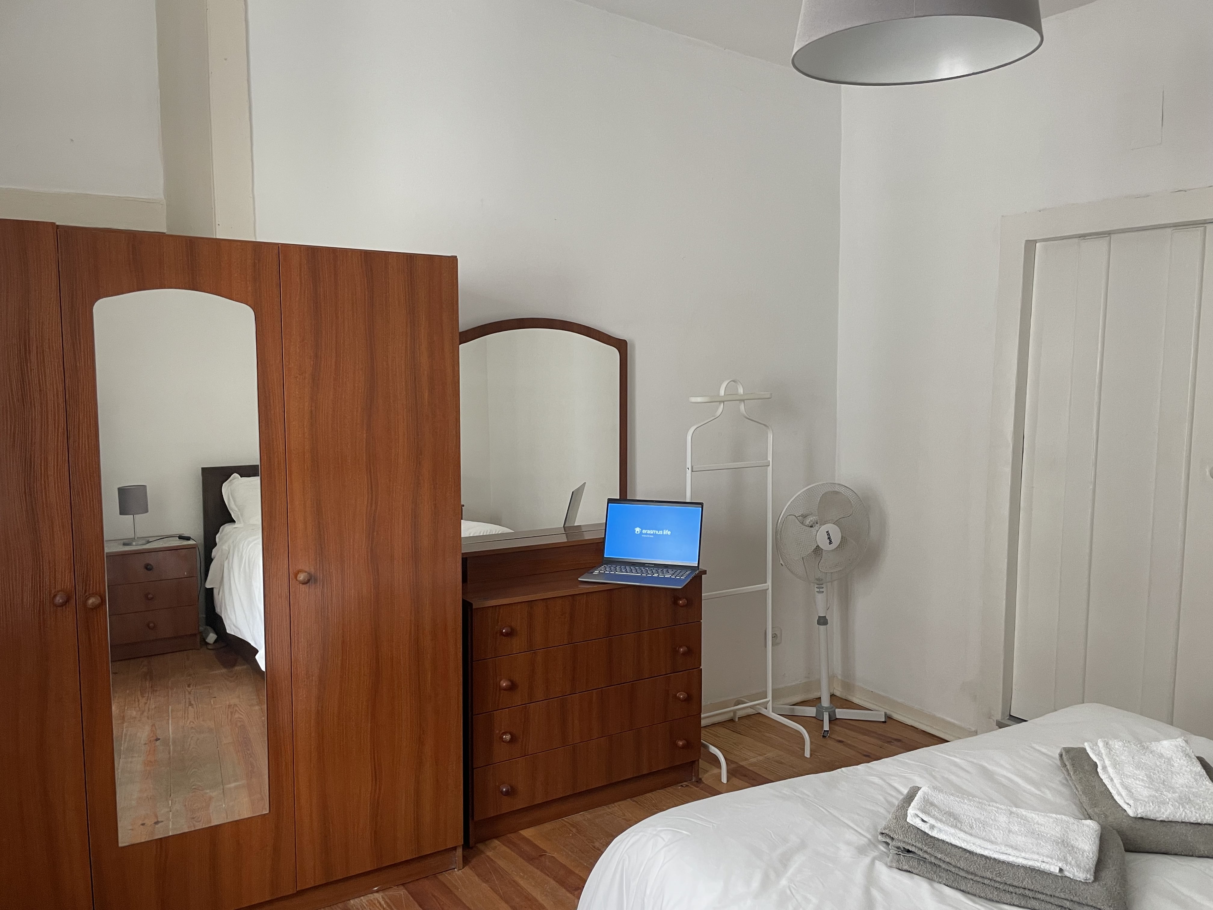 Comfortable Student Room 1 - Desk & Bed em Bairro Alto, lisboa – foto 2 de 23