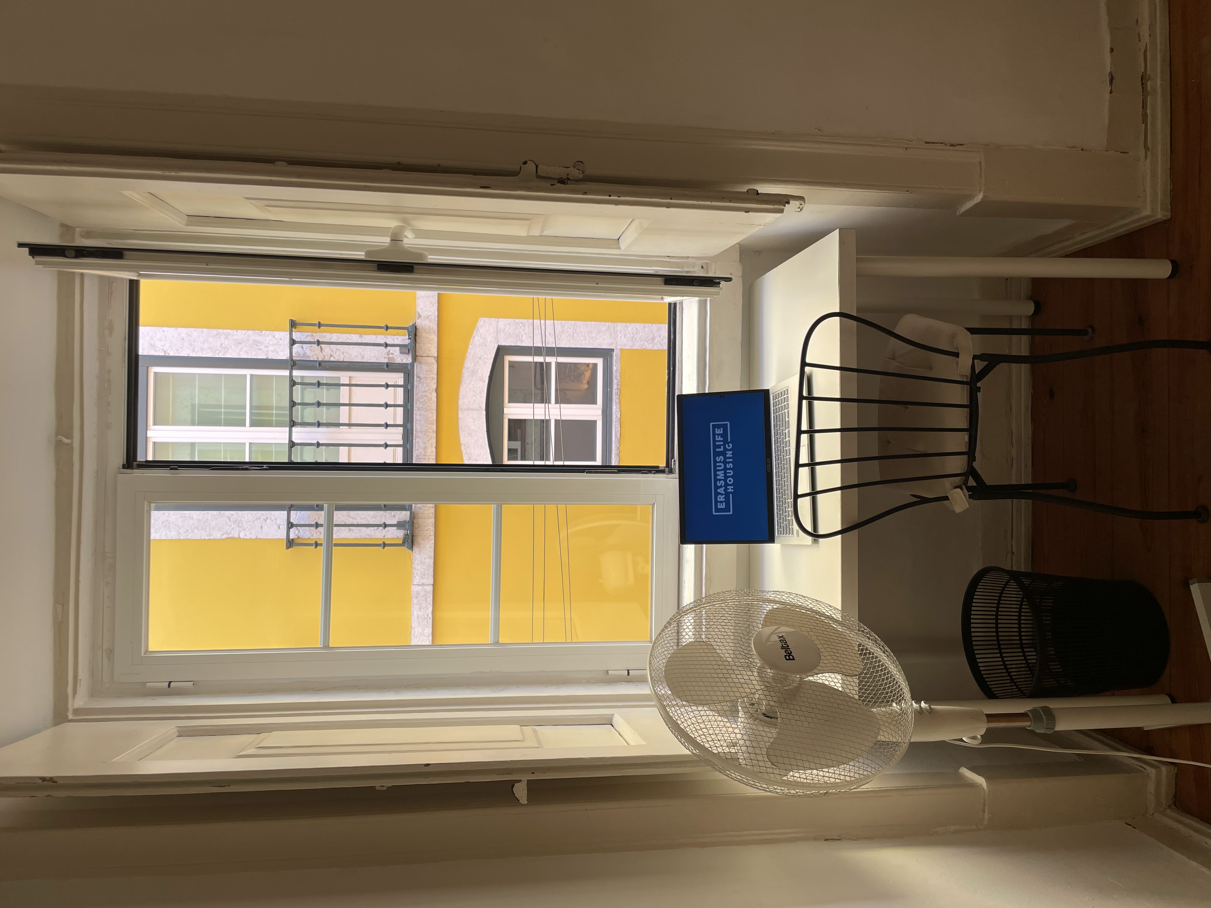 Bright Double Room 3 with Desk & Wardrobe in Bairro Alto, lisboa – photo 2 of 23