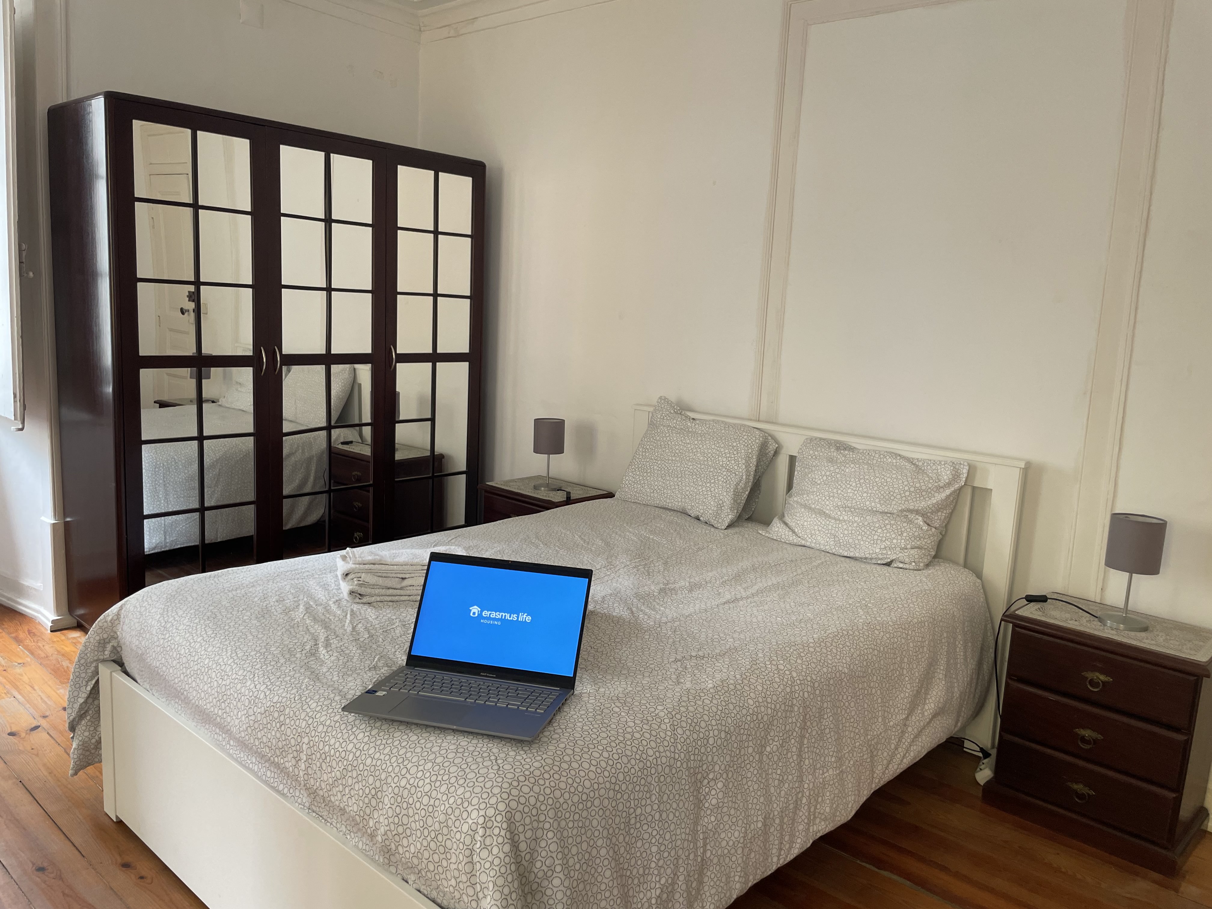 Room 5 in Erasmus Corner 1st Floor em Bairro Alto, lisboa – foto 3 de 23