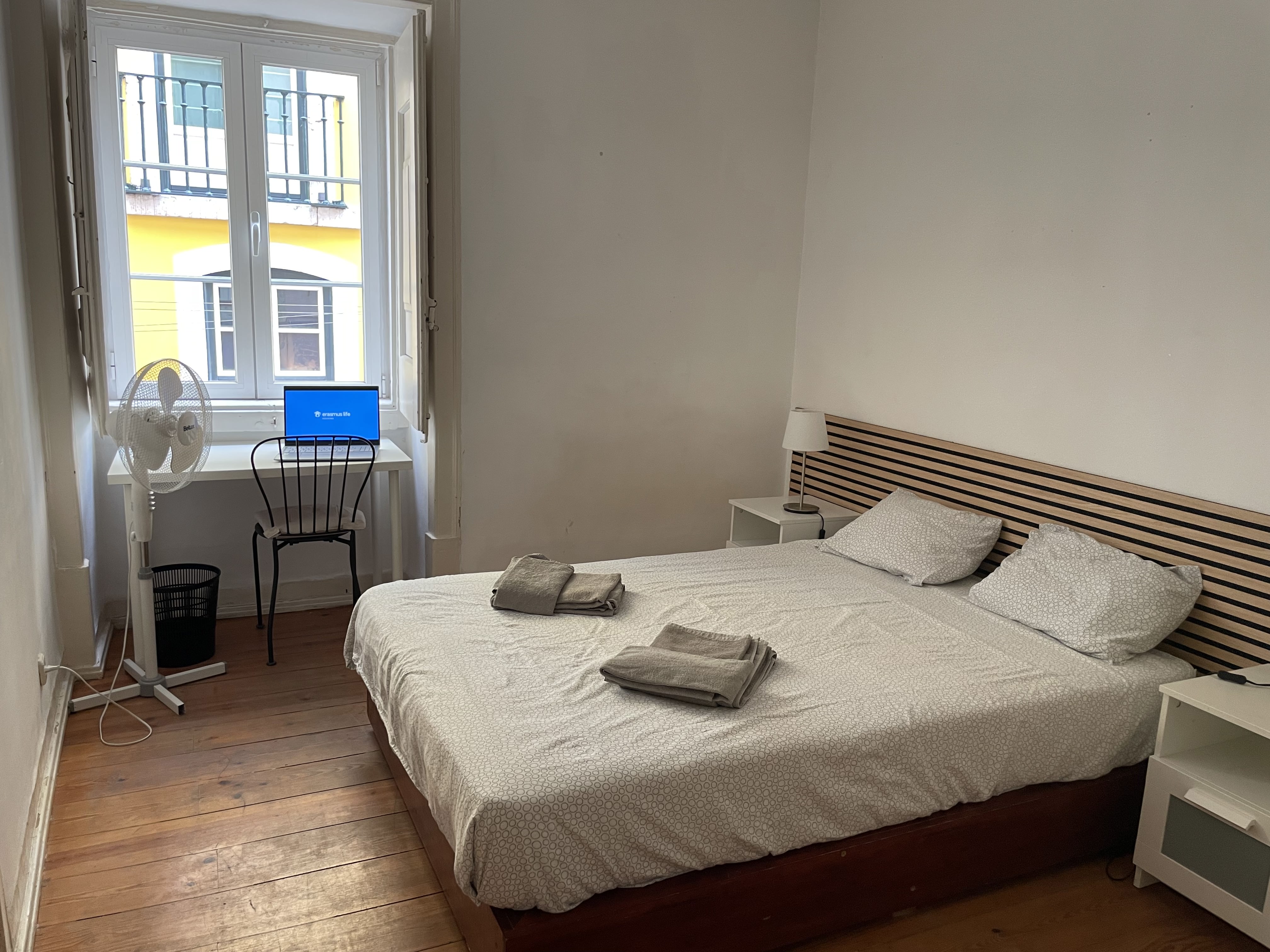 Bright Double Room 3 with Desk & Wardrobe in Bairro Alto, lisboa – photo 3 of 23