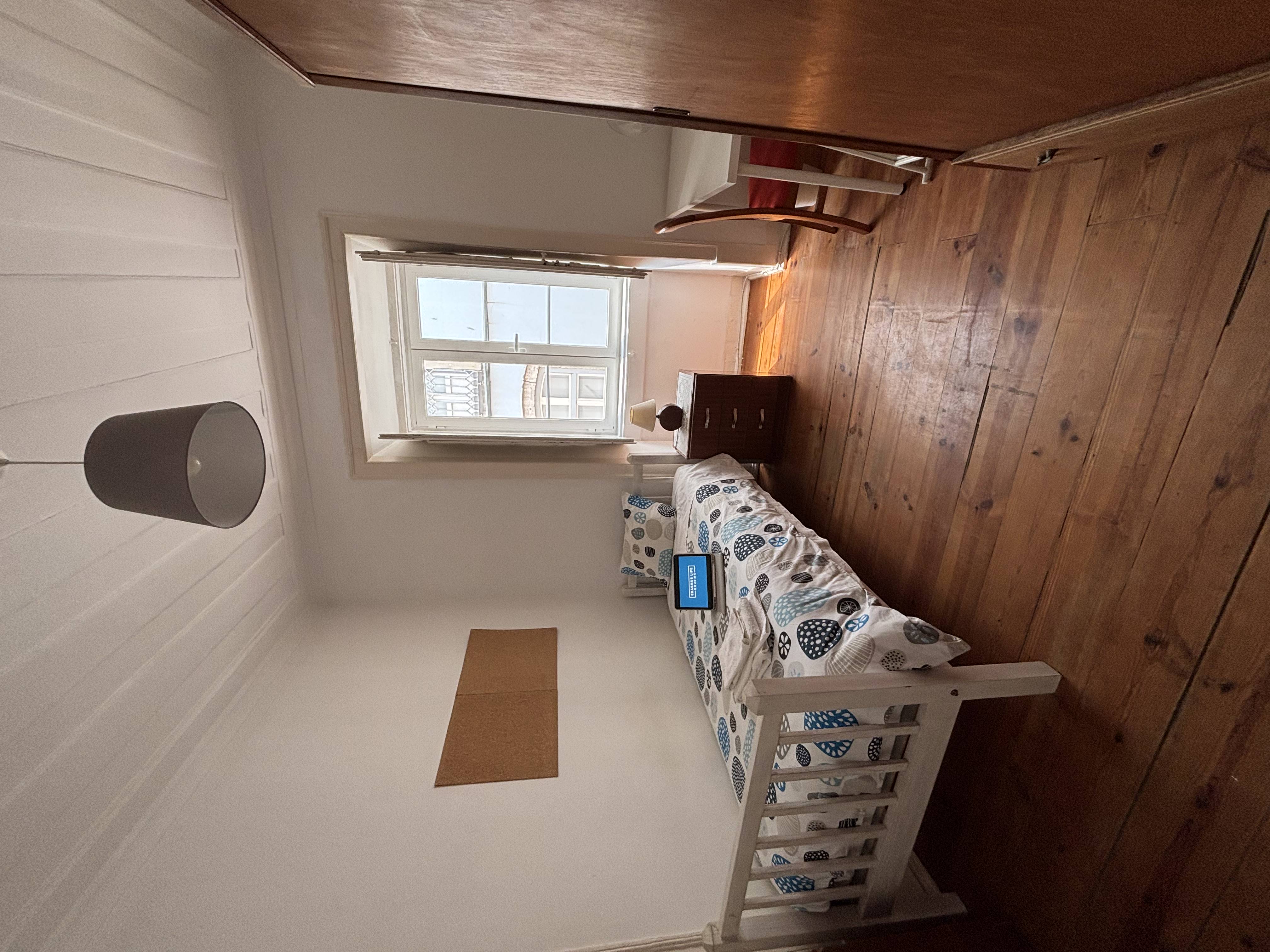 Inviting Room 6 - Window & Workspace in Bairro Alto, lisboa – photo 1 of 23