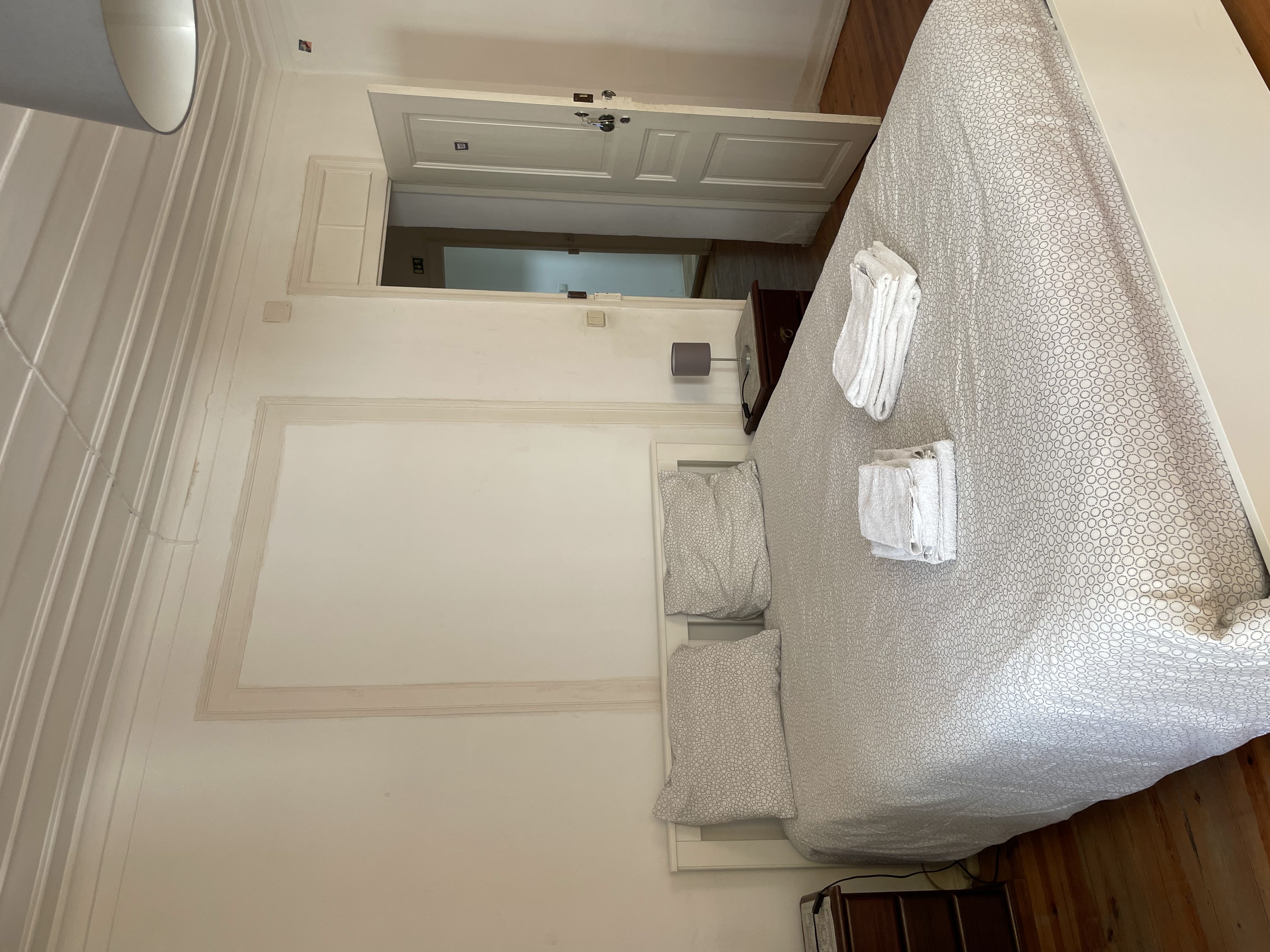 Room 5 in Erasmus Corner 1st Floor em Bairro Alto, lisboa – foto 2 de 23
