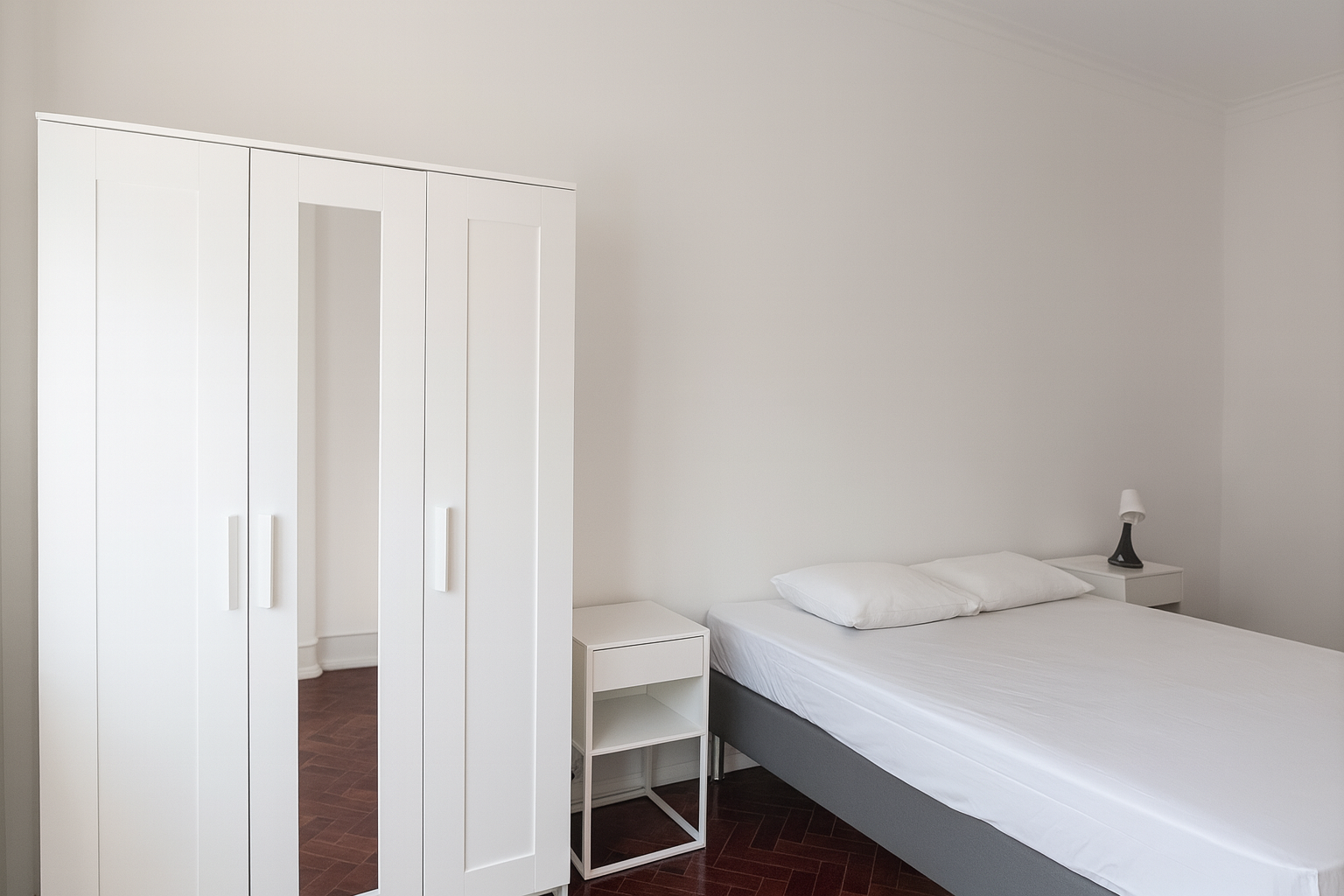 Big and modern Double Room 3 in Alto do Pina em Alto do Pina, lisboa – foto 3 de 12