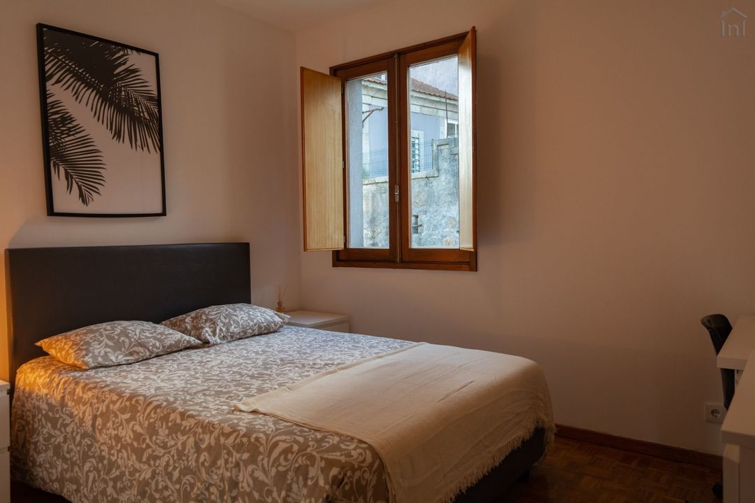 Room 2 in porto – photo 1 of 6