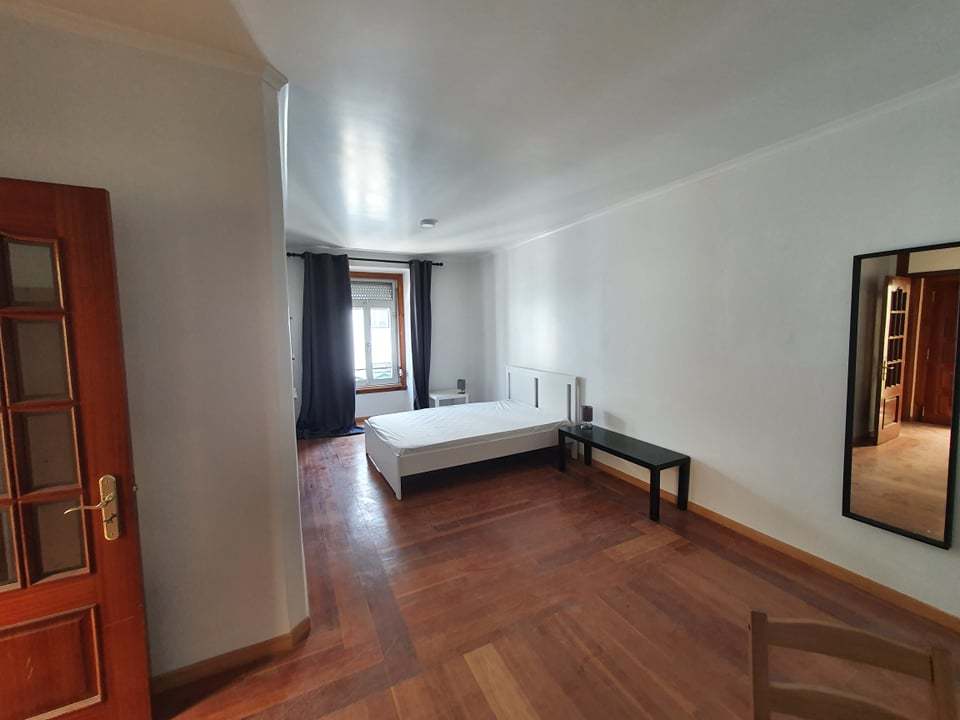 Spacious & Cozy Double Room 3 in Shared Apartment em Anjos, lisboa – foto 2 de 10