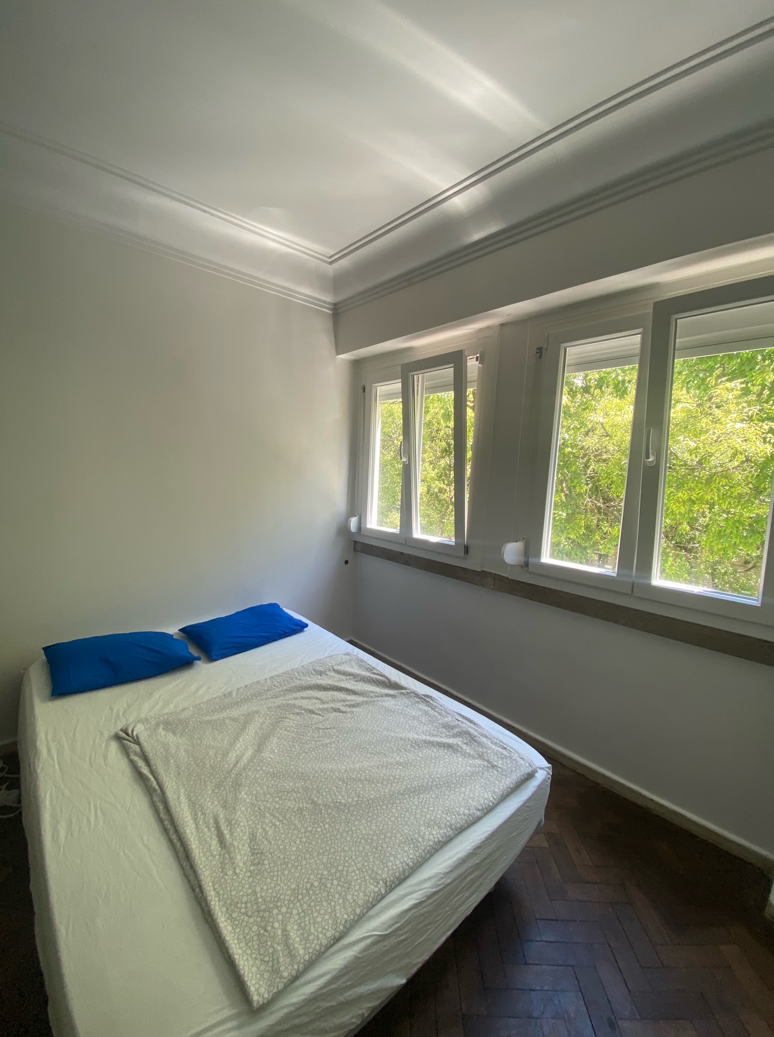 Sunny and Spacious Double-Bed Room 5 in Arroios em lisboa – foto 1 de 7
