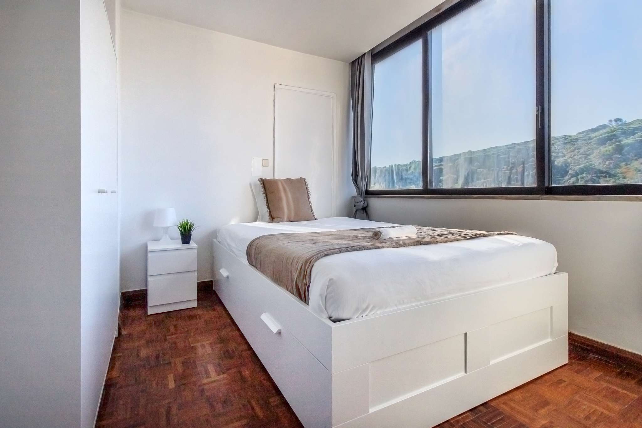 Furnished Room 2 with Double Bed & Light em lisboa – foto 1 de 4
