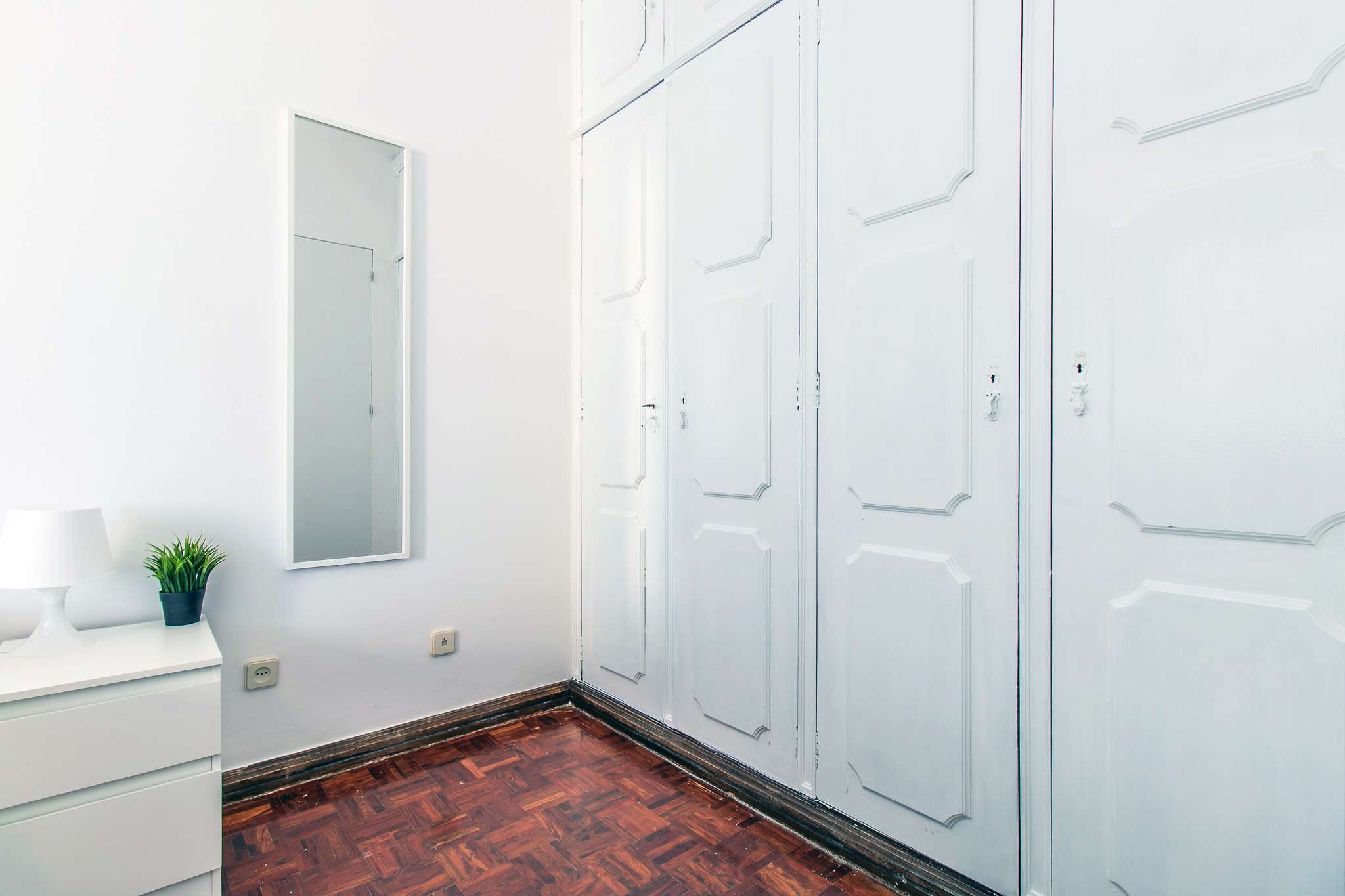 Well-lit Double Room 7 for Study em São Domingos de Benfica, lisboa – foto 3 de 12