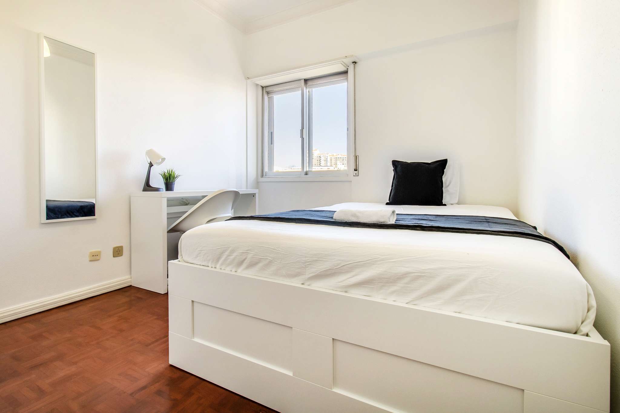 Luminous Double Room 9 for Study & Work em lisboa – foto 1 de 4