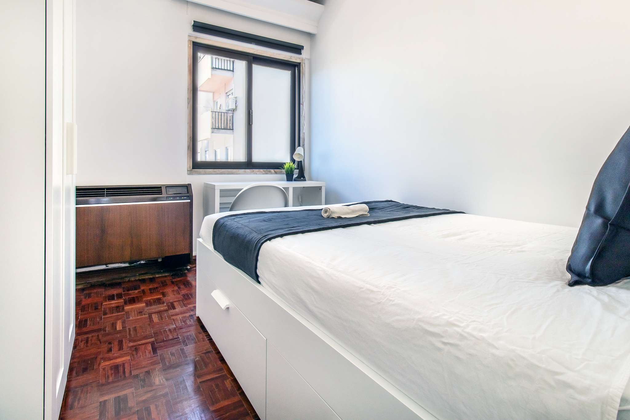 Furnished Double Room 3 & Study Area em São Domingos de Benfica, lisboa – foto 2 de 12