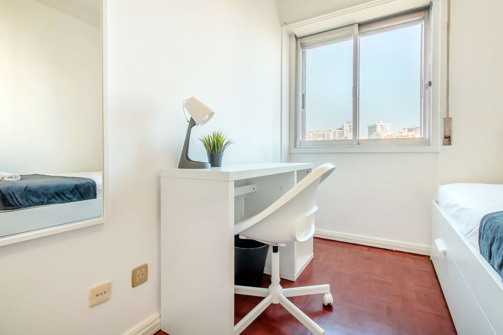 Luminous Double Room 9 for Study & Work em São Domingos de Benfica, lisboa – foto 3 de 13