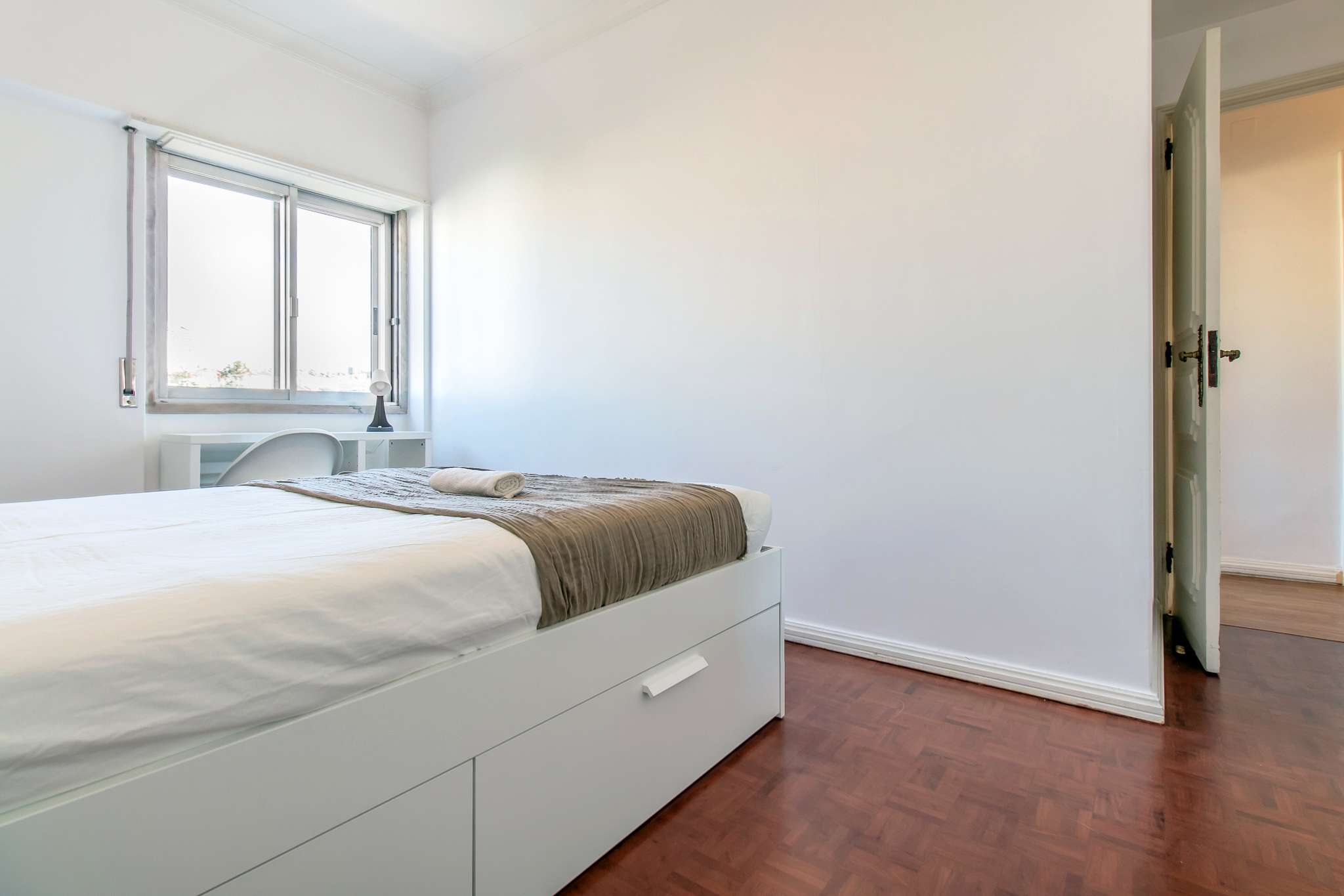 Sunny Double Room 8 with Natural Light em São Domingos de Benfica, lisboa – foto 2 de 12