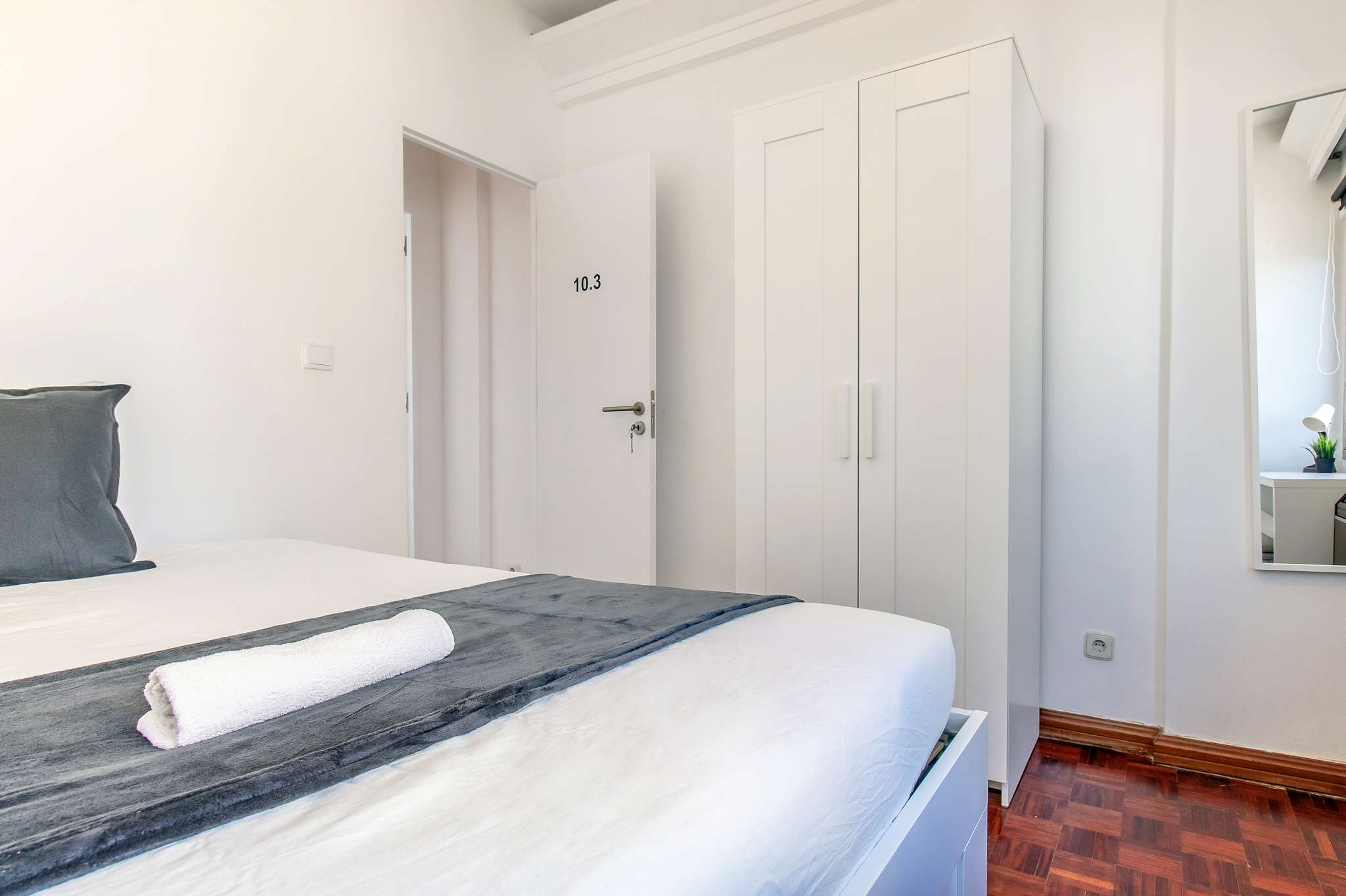 Furnished Double Room 3 & Study Area em São Domingos de Benfica, lisboa – foto 3 de 12