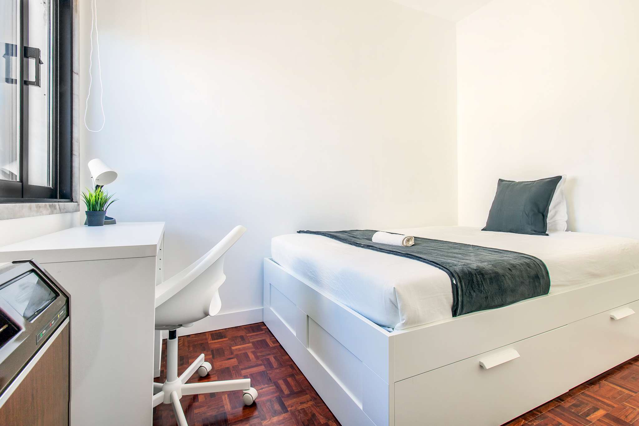 Furnished Double Room 3 & Study Area em lisboa – foto 1 de 3