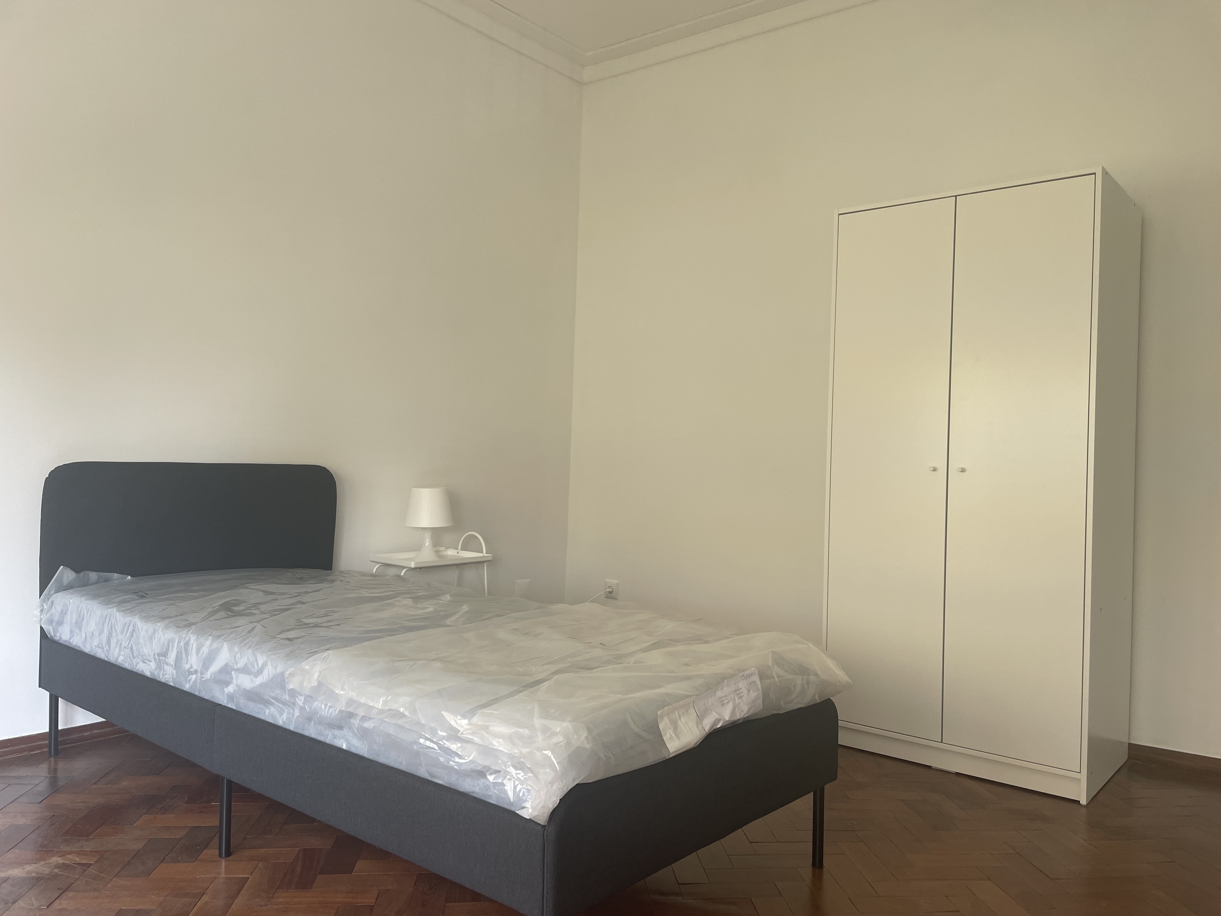 Fantastic Shiny Room 1 W/ Balcony em Alvalade, lisboa – foto 3 de 16