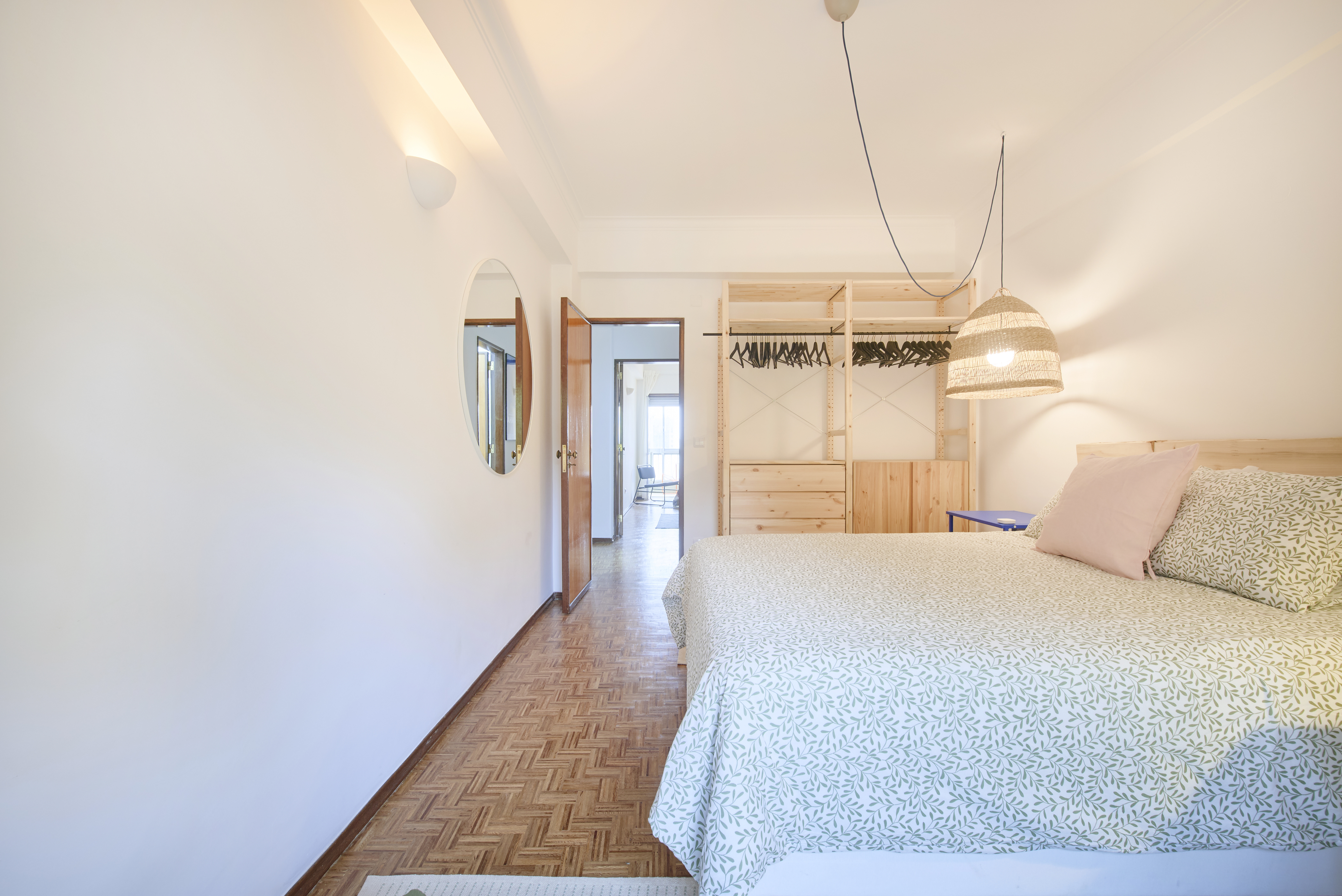 Bright Room with Double Bed (Single Occupancy) and Balcony in Benfica in São Domingos de Benfica, lisboa – photo 3 of 13