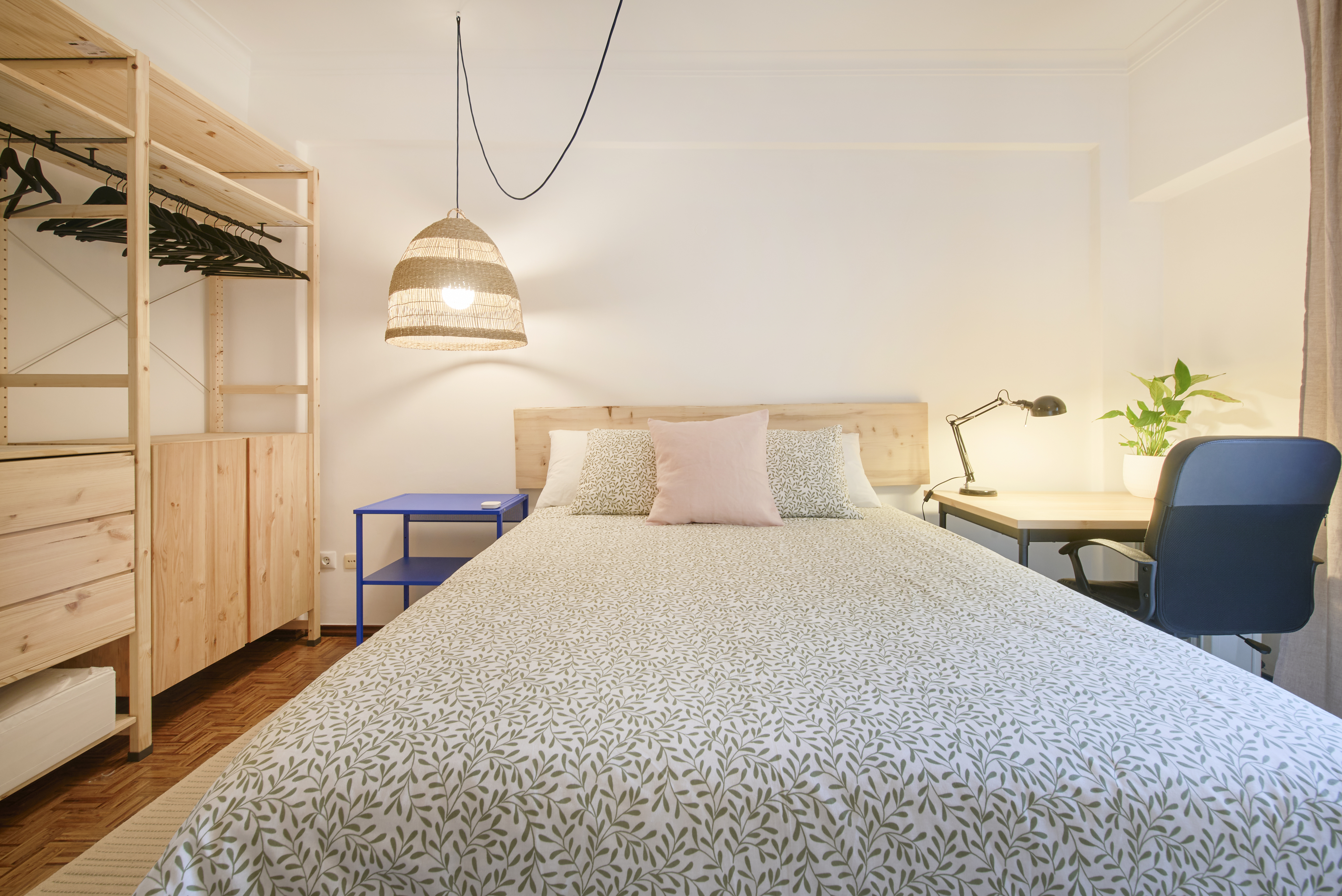 Bright Room with Double Bed (Single Occupancy) and Balcony in Benfica in São Domingos de Benfica, lisboa – photo 2 of 13